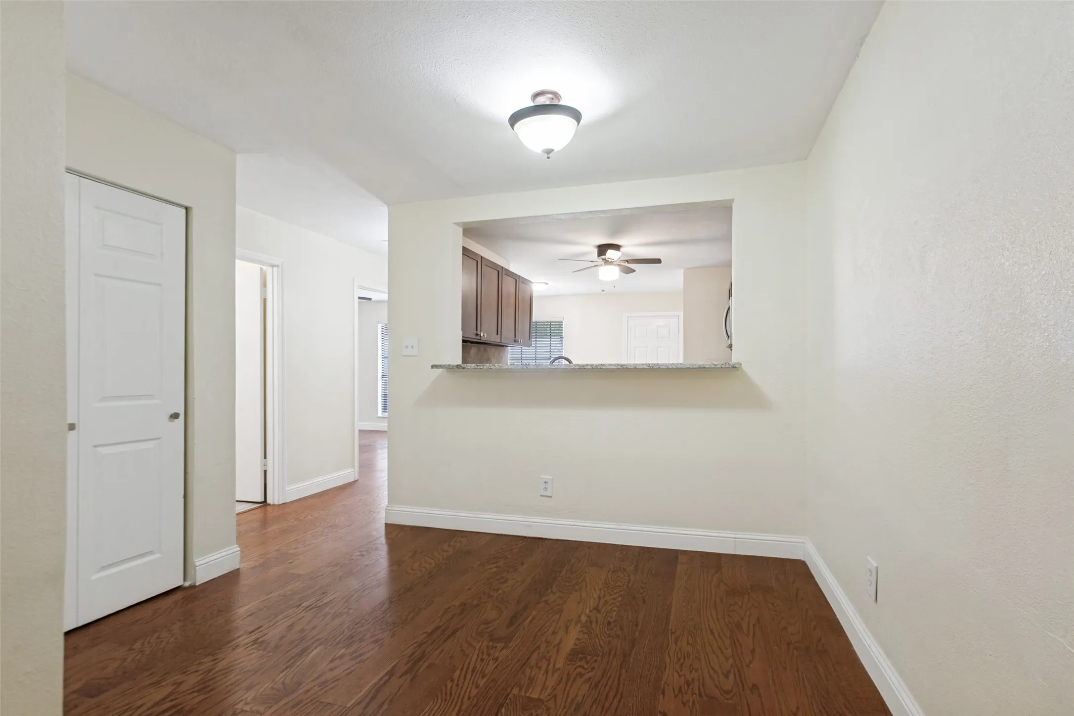 Townhouse For Sale in Dallas County , 13719 Flagstone Lane, Dallas, Texas 75240, 2 Bedroom, 2 Bathroom, Garage spaces, 1,208 Sqft, built in 1970, mls#21350133, Real Estate Agent in Dallas, Homes For Sale in Dallas county, Homes For Sale in Dallas, Realtor in Dallas Texas, Real Estate Brokerage Independent Realty Texas, Luminita Cordes Realtor
