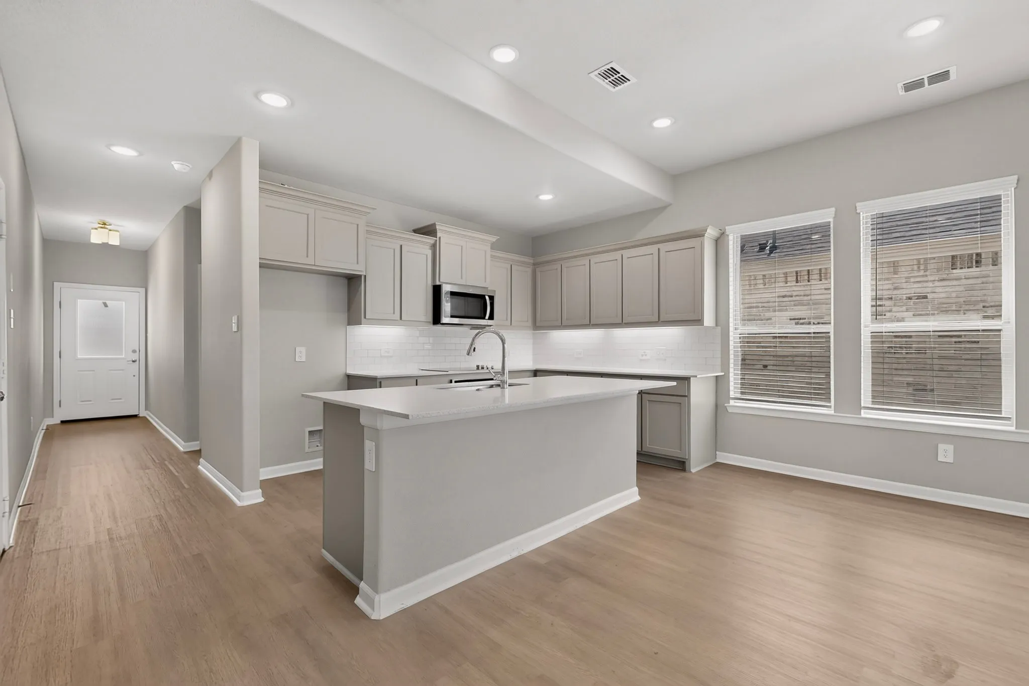 Single Family Residence For Sale in Ellis County , 136 Camp Fire Drive, Waxahachie, Texas 75165, 4 Bedroom, 3 Bathroom, 2 Garage spaces, 2,367 Sqft, built in 2021, mls#21350173, Real Estate Agent in Waxahachie, Homes For Sale in Ellis county, Homes For Sale in Waxahachie, Realtor in Waxahachie Texas, Real Estate Brokerage Independent Realty Texas, Luminita Cordes Realtor