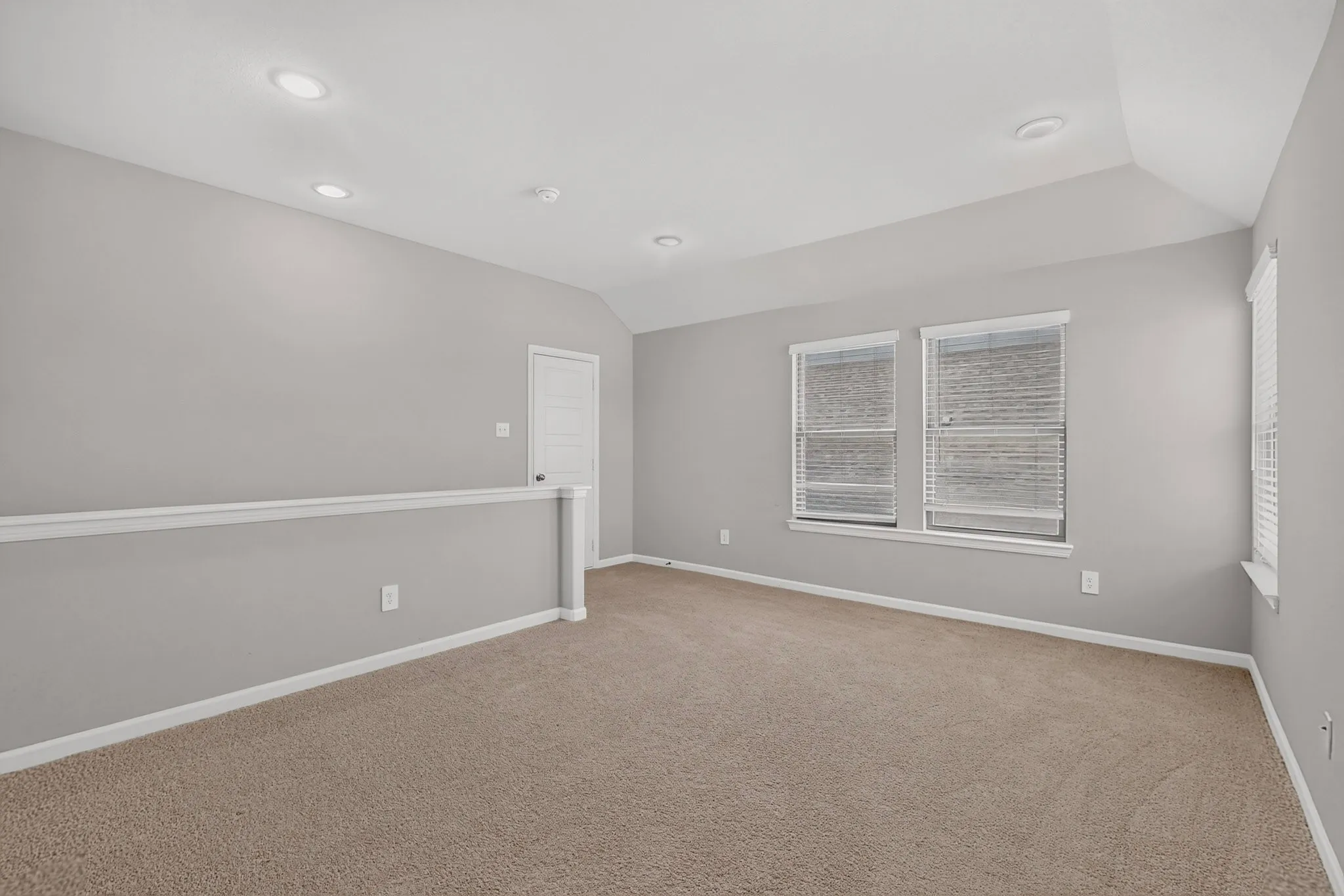 Single Family Residence For Sale in Ellis County , 136 Camp Fire Drive, Waxahachie, Texas 75165, 4 Bedroom, 3 Bathroom, 2 Garage spaces, 2,367 Sqft, built in 2021, mls#21350173, Real Estate Agent in Waxahachie, Homes For Sale in Ellis county, Homes For Sale in Waxahachie, Realtor in Waxahachie Texas, Real Estate Brokerage Independent Realty Texas, Luminita Cordes Realtor