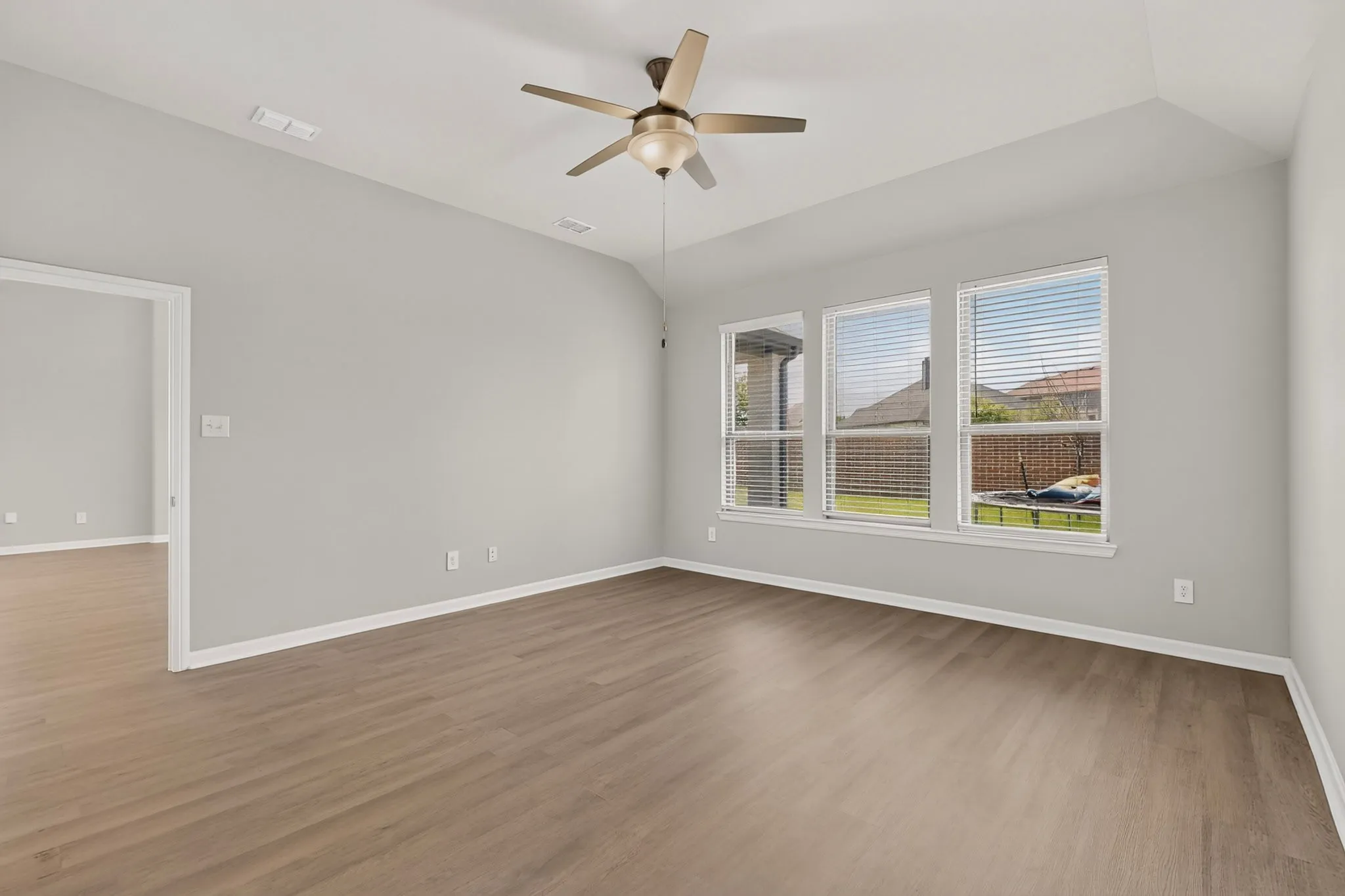 Single Family Residence For Sale in Ellis County , 136 Camp Fire Drive, Waxahachie, Texas 75165, 4 Bedroom, 3 Bathroom, 2 Garage spaces, 2,367 Sqft, built in 2021, mls#21350173, Real Estate Agent in Waxahachie, Homes For Sale in Ellis county, Homes For Sale in Waxahachie, Realtor in Waxahachie Texas, Real Estate Brokerage Independent Realty Texas, Luminita Cordes Realtor