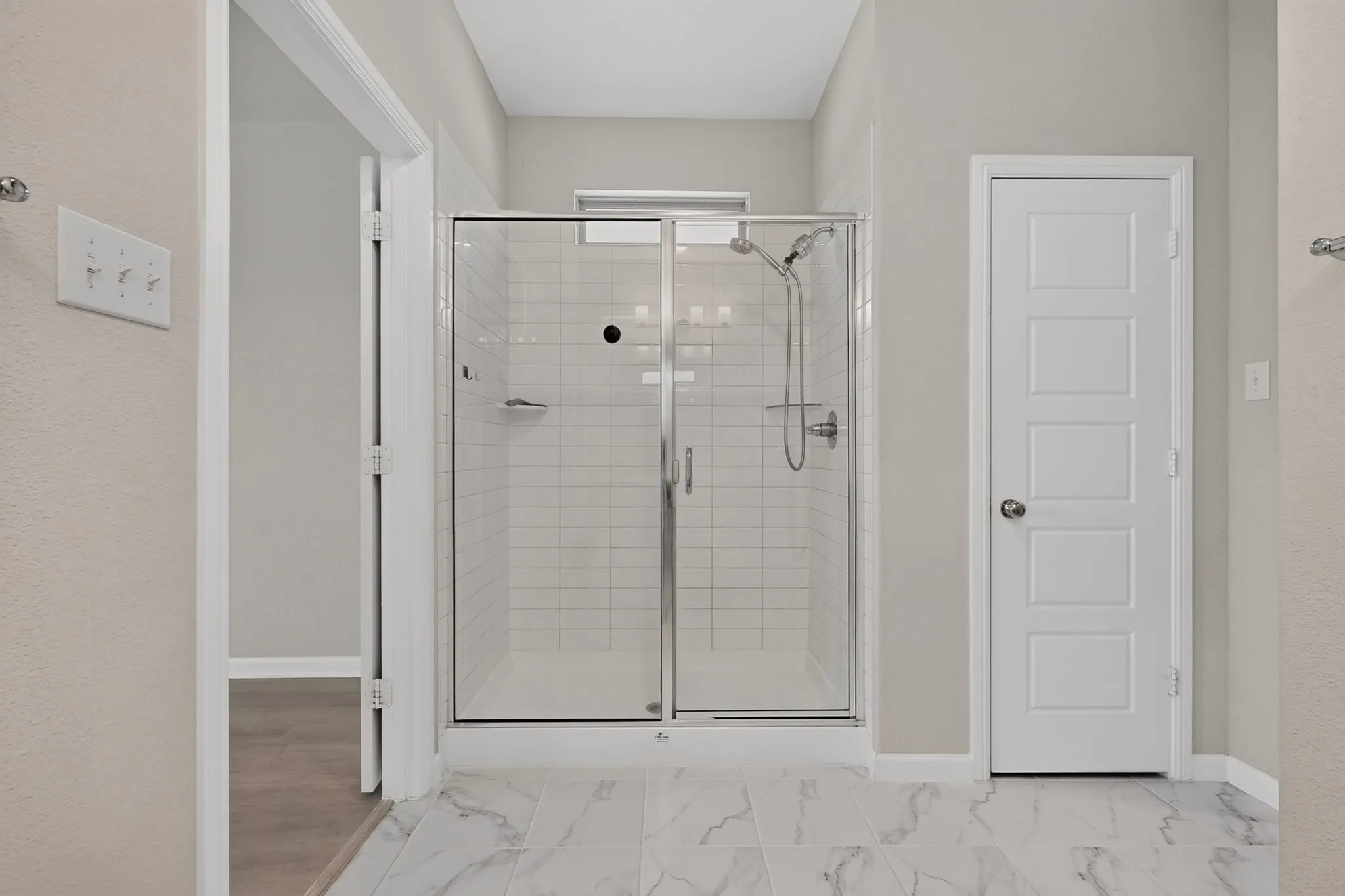 Single Family Residence For Sale in Ellis County , 136 Camp Fire Drive, Waxahachie, Texas 75165, 4 Bedroom, 3 Bathroom, 2 Garage spaces, 2,367 Sqft, built in 2021, mls#21350173, Real Estate Agent in Waxahachie, Homes For Sale in Ellis county, Homes For Sale in Waxahachie, Realtor in Waxahachie Texas, Real Estate Brokerage Independent Realty Texas, Luminita Cordes Realtor