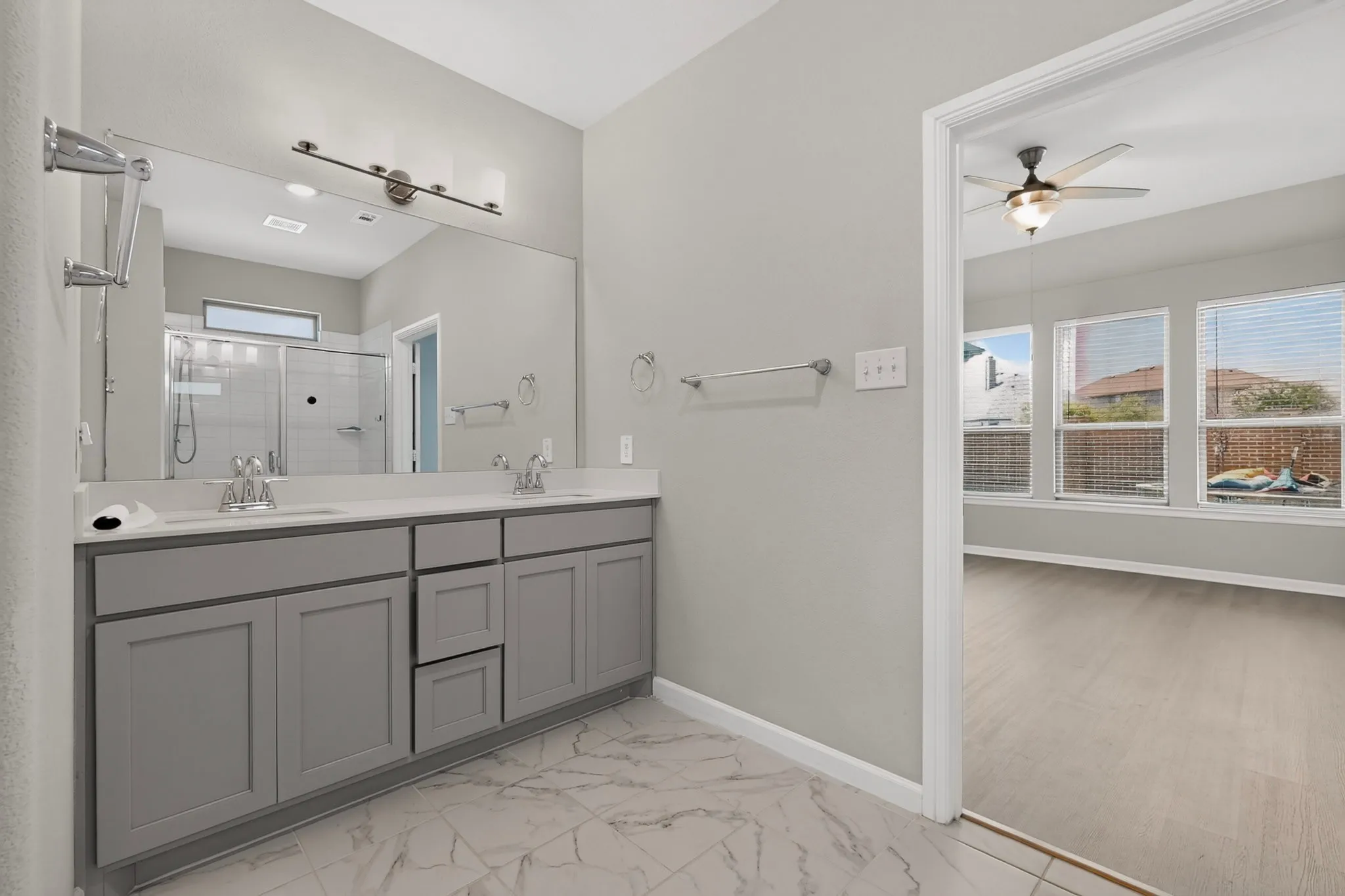 Single Family Residence For Sale in Ellis County , 136 Camp Fire Drive, Waxahachie, Texas 75165, 4 Bedroom, 3 Bathroom, 2 Garage spaces, 2,367 Sqft, built in 2021, mls#21350173, Real Estate Agent in Waxahachie, Homes For Sale in Ellis county, Homes For Sale in Waxahachie, Realtor in Waxahachie Texas, Real Estate Brokerage Independent Realty Texas, Luminita Cordes Realtor