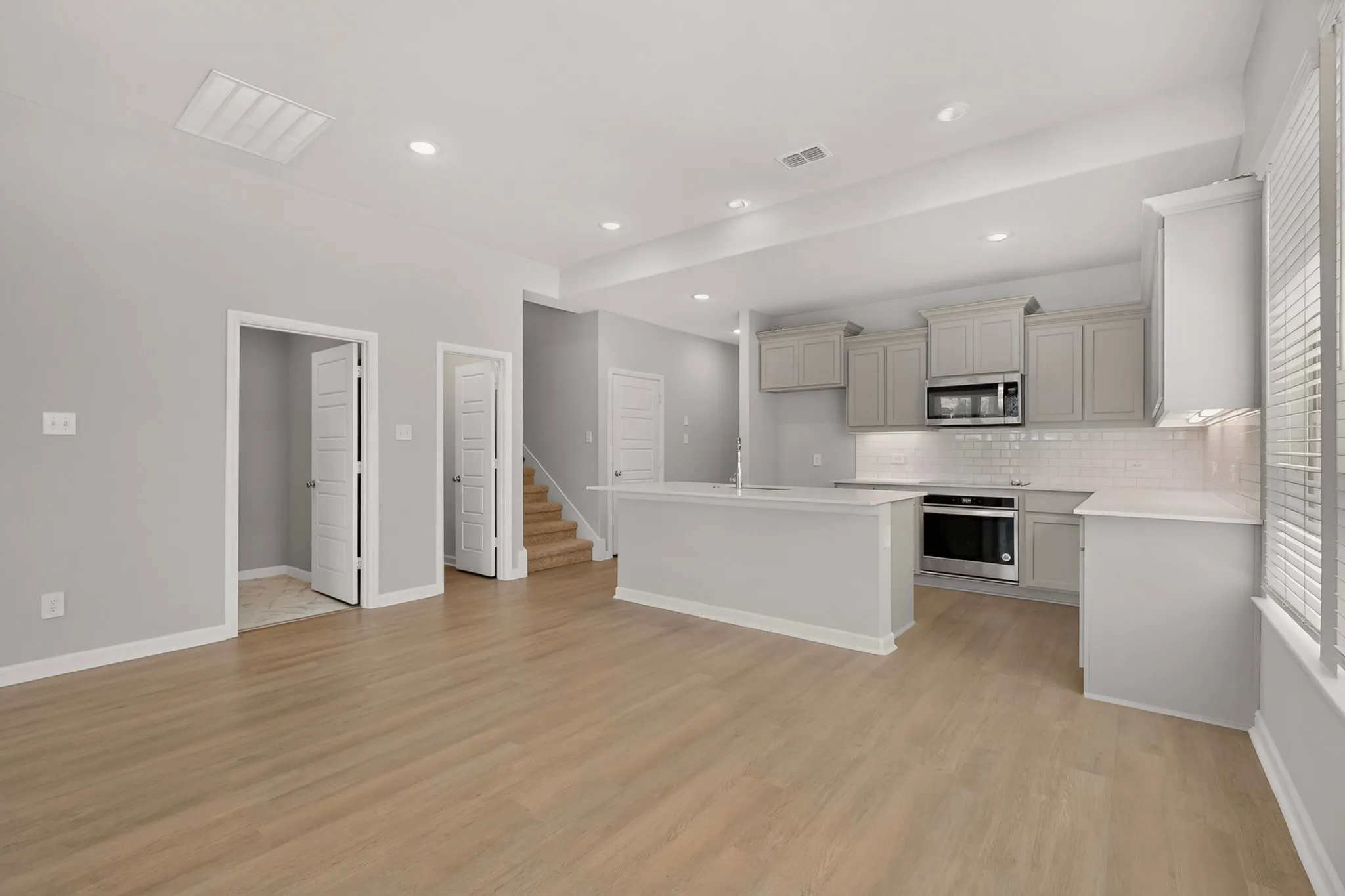 Single Family Residence For Sale in Ellis County , 136 Camp Fire Drive, Waxahachie, Texas 75165, 4 Bedroom, 3 Bathroom, 2 Garage spaces, 2,367 Sqft, built in 2021, mls#21350173, Real Estate Agent in Waxahachie, Homes For Sale in Ellis county, Homes For Sale in Waxahachie, Realtor in Waxahachie Texas, Real Estate Brokerage Independent Realty Texas, Luminita Cordes Realtor