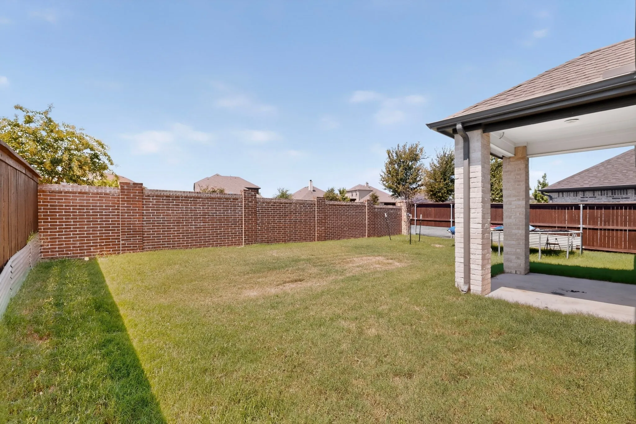 Single Family Residence For Sale in Ellis County , 136 Camp Fire Drive, Waxahachie, Texas 75165, 4 Bedroom, 3 Bathroom, 2 Garage spaces, 2,367 Sqft, built in 2021, mls#21350173, Real Estate Agent in Waxahachie, Homes For Sale in Ellis county, Homes For Sale in Waxahachie, Realtor in Waxahachie Texas, Real Estate Brokerage Independent Realty Texas, Luminita Cordes Realtor