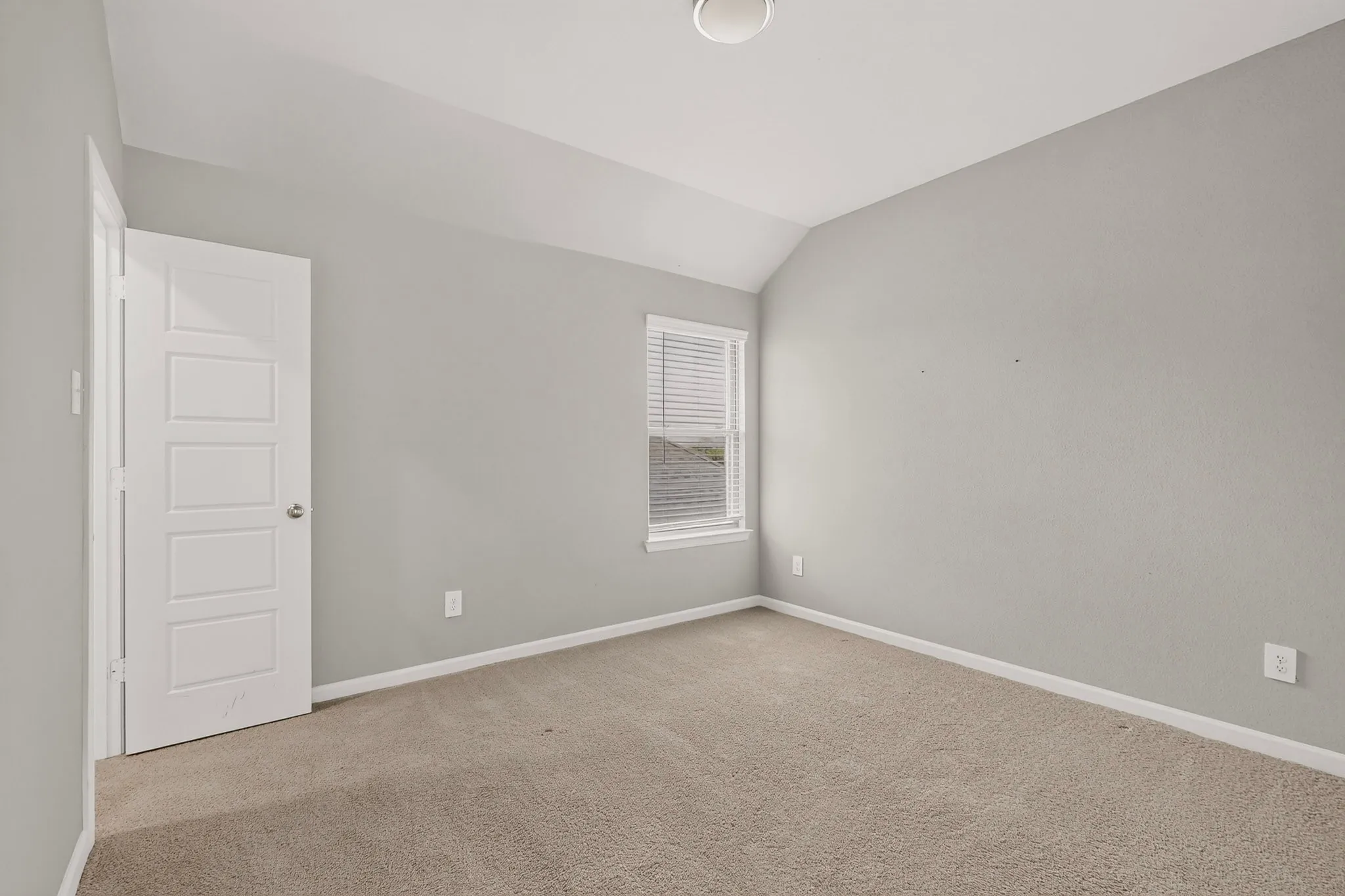 Single Family Residence For Sale in Ellis County , 136 Camp Fire Drive, Waxahachie, Texas 75165, 4 Bedroom, 3 Bathroom, 2 Garage spaces, 2,367 Sqft, built in 2021, mls#21350173, Real Estate Agent in Waxahachie, Homes For Sale in Ellis county, Homes For Sale in Waxahachie, Realtor in Waxahachie Texas, Real Estate Brokerage Independent Realty Texas, Luminita Cordes Realtor