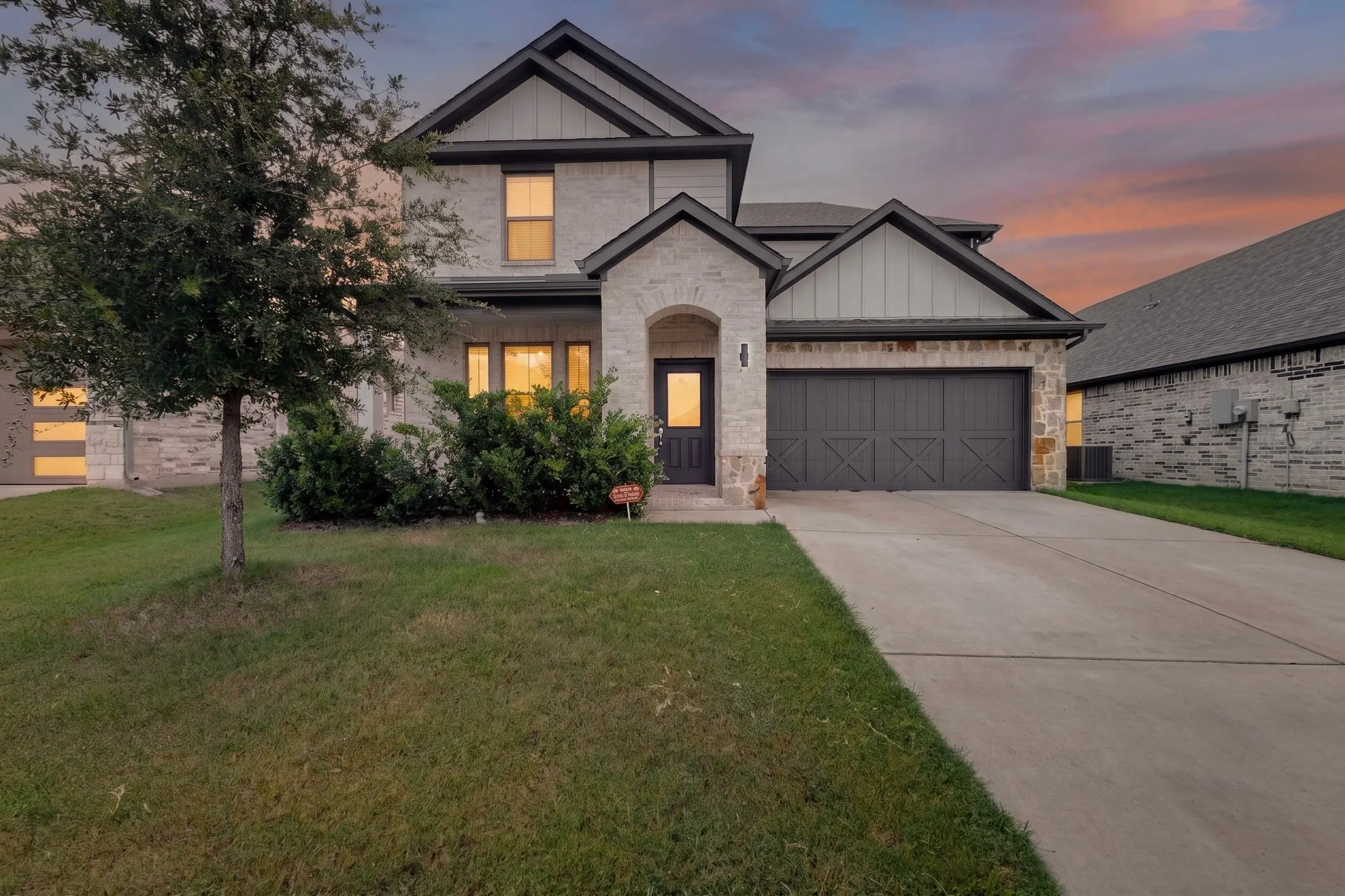 Single Family Residence For Sale in Ellis County , 136 Camp Fire Drive, Waxahachie, Texas 75165, 4 Bedroom, 3 Bathroom, 2 Garage spaces, 2,367 Sqft, built in 2021, mls#21350173, Real Estate Agent in Waxahachie, Homes For Sale in Ellis county, Homes For Sale in Waxahachie, Realtor in Waxahachie Texas, Real Estate Brokerage Independent Realty Texas, Luminita Cordes Realtor