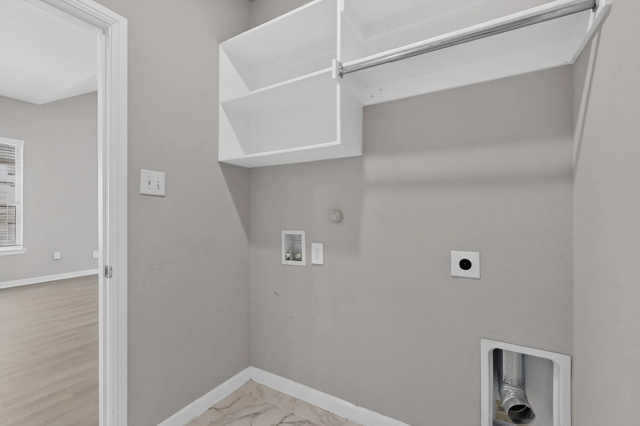 Single Family Residence For Sale in Ellis County , 136 Camp Fire Drive, Waxahachie, Texas 75165, 4 Bedroom, 3 Bathroom, 2 Garage spaces, 2,367 Sqft, built in 2021, mls#21350173, Real Estate Agent in Waxahachie, Homes For Sale in Ellis county, Homes For Sale in Waxahachie, Realtor in Waxahachie Texas, Real Estate Brokerage Independent Realty Texas, Luminita Cordes Realtor