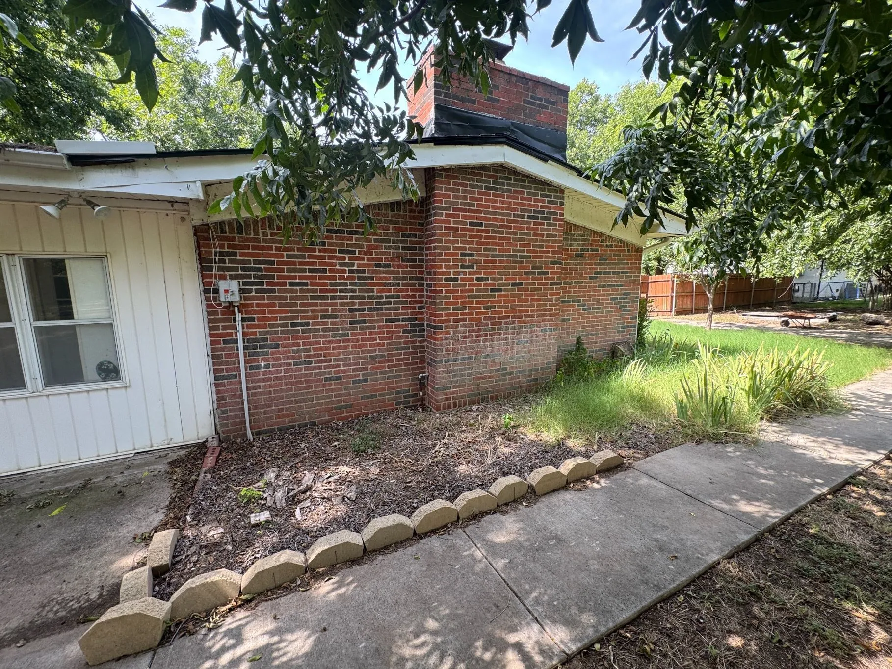 Single Family Residence For Sale in Parker County , 3703 Pecan Park Drive, Weatherford, Texas 76087, 3 Bedroom, 2 Bathroom, 2 Garage spaces, 2,005 Sqft, built in 1964, mls#21350176, Real Estate Agent in Weatherford, Homes For Sale in Parker county, Homes For Sale in Weatherford, Realtor in Weatherford Texas, Real Estate Brokerage Independent Realty Texas, Luminita Cordes Realtor