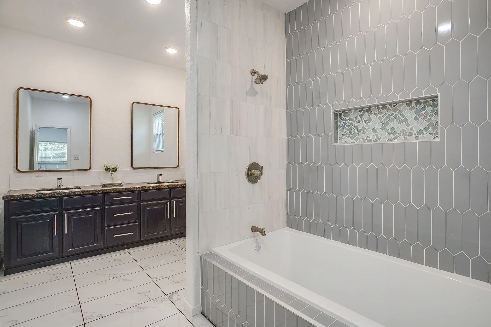 Single Family Residence For Sale in Tarrant County , 2214 Pearl Avenue, Fort Worth, Texas 76164, 4 Bedroom, 2 Bathroom, Garage spaces, 1,748 Sqft, built in 1925, mls#21345973, Real Estate Agent in Fort Worth, Homes For Sale in Tarrant county, Homes For Sale in Fort Worth, Realtor in Fort Worth Texas, Real Estate Brokerage Independent Realty Texas, Luminita Cordes Realtor