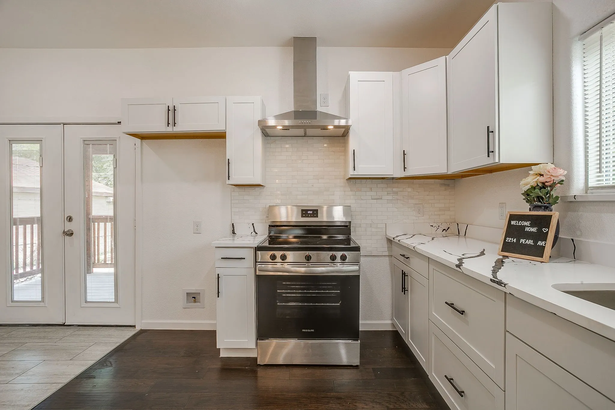 Single Family Residence For Sale in Tarrant County , 2214 Pearl Avenue, Fort Worth, Texas 76164, 4 Bedroom, 2 Bathroom, Garage spaces, 1,748 Sqft, built in 1925, mls#21345973, Real Estate Agent in Fort Worth, Homes For Sale in Tarrant county, Homes For Sale in Fort Worth, Realtor in Fort Worth Texas, Real Estate Brokerage Independent Realty Texas, Luminita Cordes Realtor