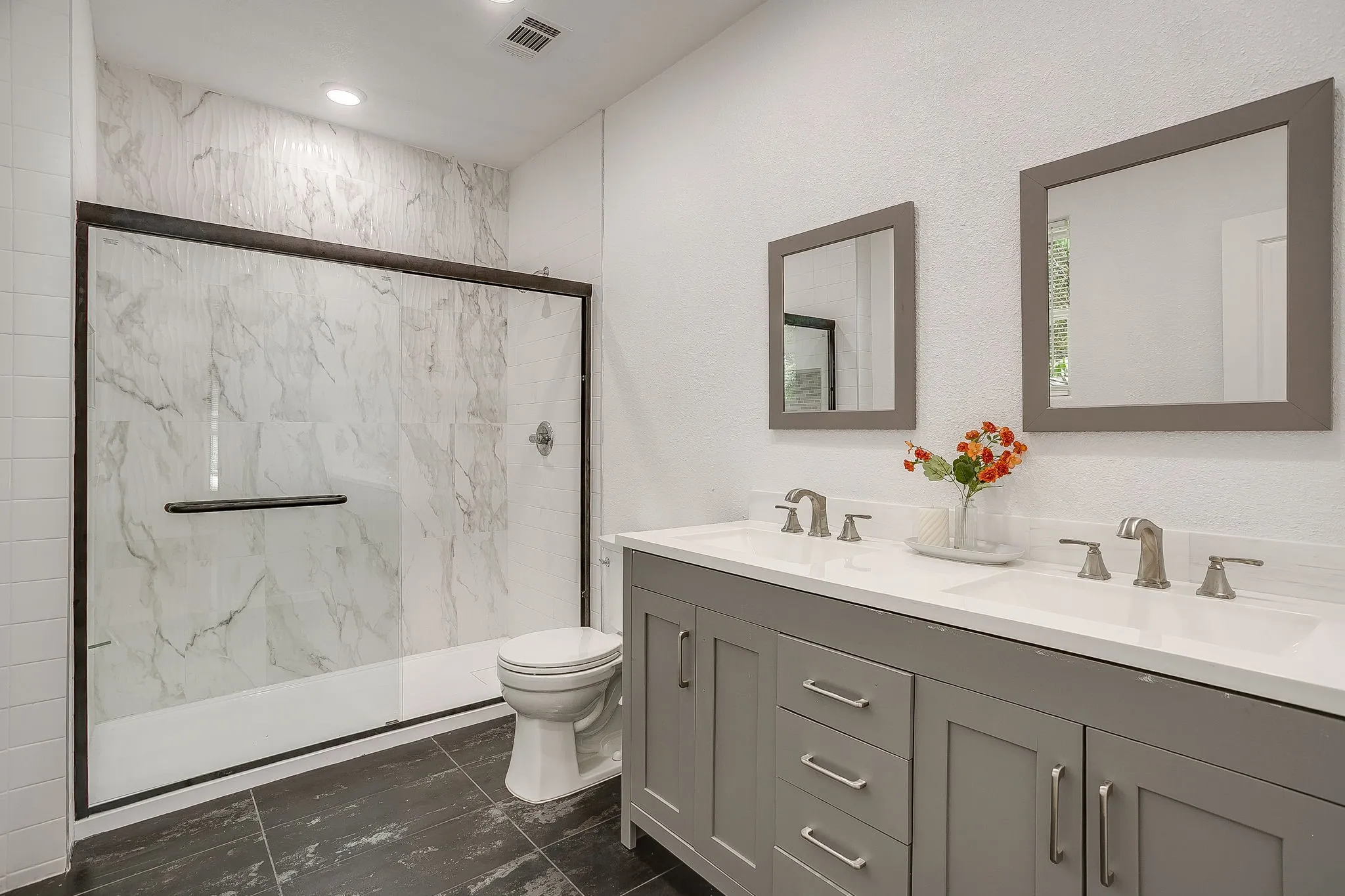 Single Family Residence For Sale in Tarrant County , 2214 Pearl Avenue, Fort Worth, Texas 76164, 4 Bedroom, 2 Bathroom, Garage spaces, 1,748 Sqft, built in 1925, mls#21345973, Real Estate Agent in Fort Worth, Homes For Sale in Tarrant county, Homes For Sale in Fort Worth, Realtor in Fort Worth Texas, Real Estate Brokerage Independent Realty Texas, Luminita Cordes Realtor