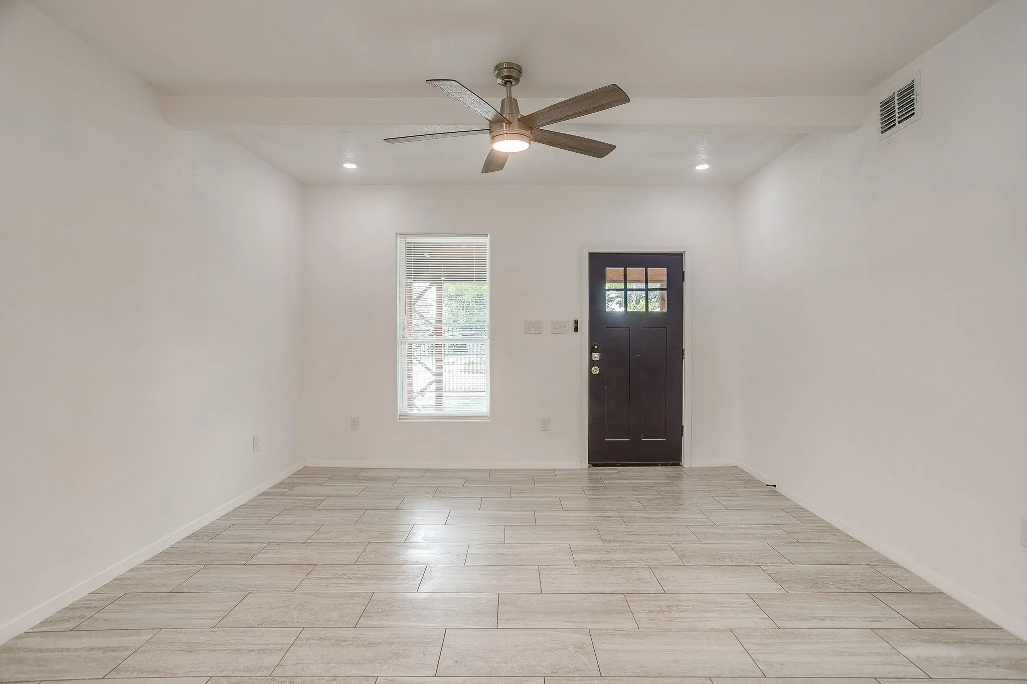 Single Family Residence For Sale in Tarrant County , 2214 Pearl Avenue, Fort Worth, Texas 76164, 4 Bedroom, 2 Bathroom, Garage spaces, 1,748 Sqft, built in 1925, mls#21345973, Real Estate Agent in Fort Worth, Homes For Sale in Tarrant county, Homes For Sale in Fort Worth, Realtor in Fort Worth Texas, Real Estate Brokerage Independent Realty Texas, Luminita Cordes Realtor