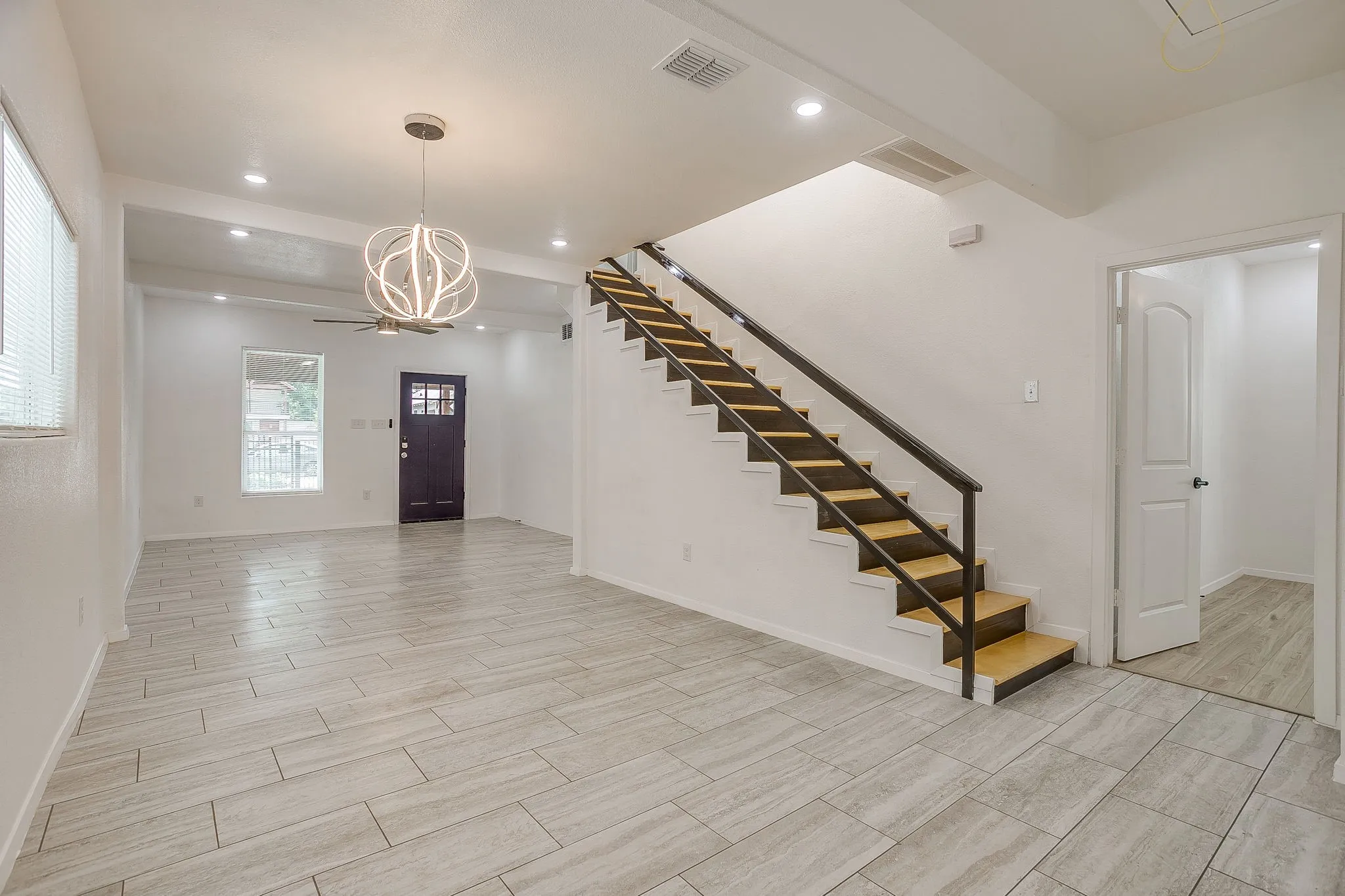 Single Family Residence For Sale in Tarrant County , 2214 Pearl Avenue, Fort Worth, Texas 76164, 4 Bedroom, 2 Bathroom, Garage spaces, 1,748 Sqft, built in 1925, mls#21345973, Real Estate Agent in Fort Worth, Homes For Sale in Tarrant county, Homes For Sale in Fort Worth, Realtor in Fort Worth Texas, Real Estate Brokerage Independent Realty Texas, Luminita Cordes Realtor