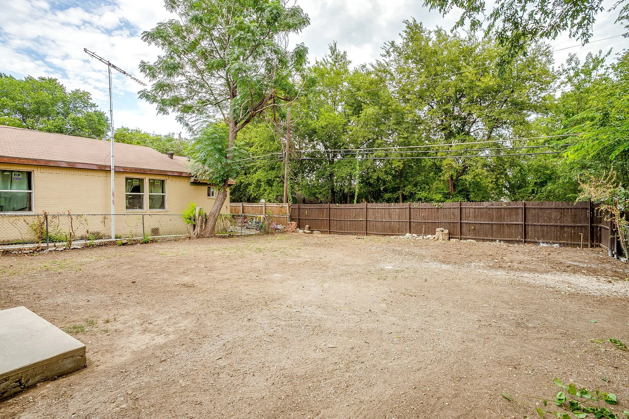 Single Family Residence For Sale in Tarrant County , 2214 Pearl Avenue, Fort Worth, Texas 76164, 4 Bedroom, 2 Bathroom, Garage spaces, 1,748 Sqft, built in 1925, mls#21345973, Real Estate Agent in Fort Worth, Homes For Sale in Tarrant county, Homes For Sale in Fort Worth, Realtor in Fort Worth Texas, Real Estate Brokerage Independent Realty Texas, Luminita Cordes Realtor