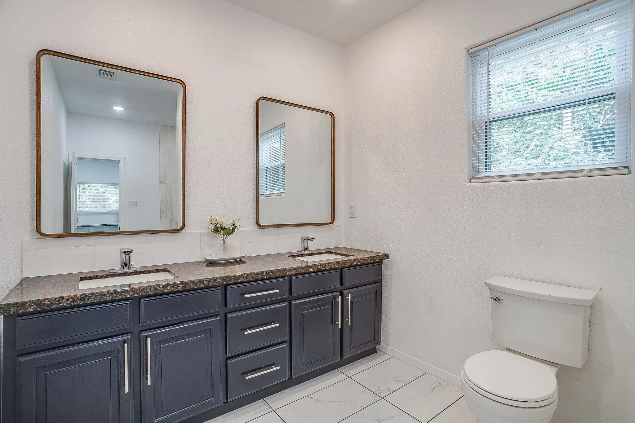 Single Family Residence For Sale in Tarrant County , 2214 Pearl Avenue, Fort Worth, Texas 76164, 4 Bedroom, 2 Bathroom, Garage spaces, 1,748 Sqft, built in 1925, mls#21345973, Real Estate Agent in Fort Worth, Homes For Sale in Tarrant county, Homes For Sale in Fort Worth, Realtor in Fort Worth Texas, Real Estate Brokerage Independent Realty Texas, Luminita Cordes Realtor