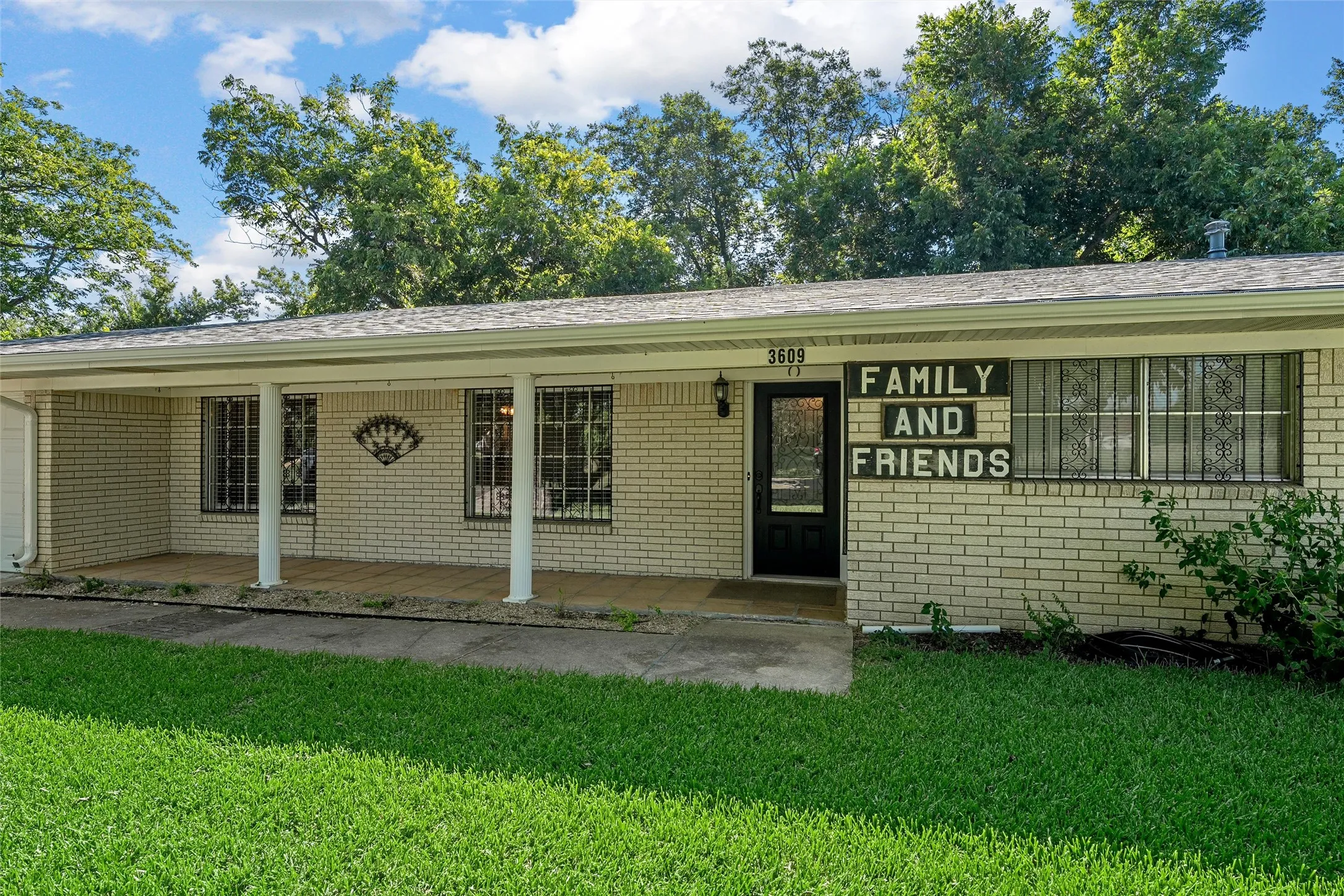 Single Family Residence For Sale in Bell County , 3609 Dogwood Lane, Temple, Texas 76502, 3 Bedroom, 2 Bathroom, 2 Garage spaces, 1,967 Sqft, built in 1971, mls#21349441, Real Estate Agent in Temple, Homes For Sale in Bell county, Homes For Sale in Temple, Realtor in Temple Texas, Real Estate Brokerage Independent Realty Texas, Luminita Cordes Realtor