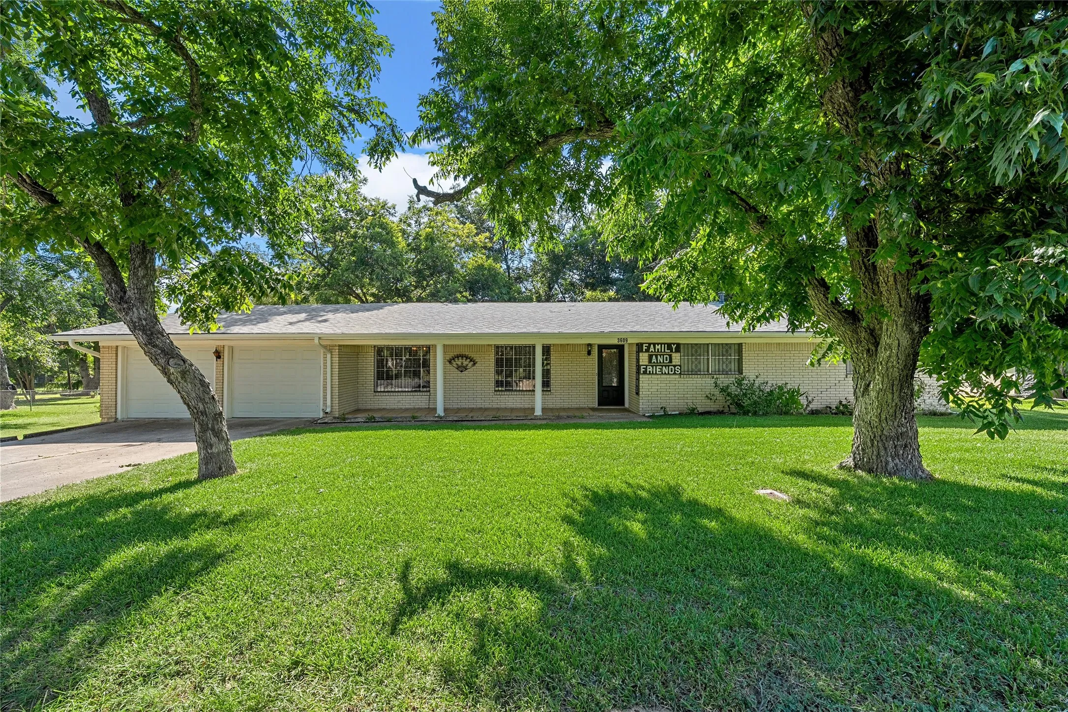 Single Family Residence For Sale in Bell County , 3609 Dogwood Lane, Temple, Texas 76502, 3 Bedroom, 2 Bathroom, 2 Garage spaces, 1,967 Sqft, built in 1971, mls#21349441, Real Estate Agent in Temple, Homes For Sale in Bell county, Homes For Sale in Temple, Realtor in Temple Texas, Real Estate Brokerage Independent Realty Texas, Luminita Cordes Realtor