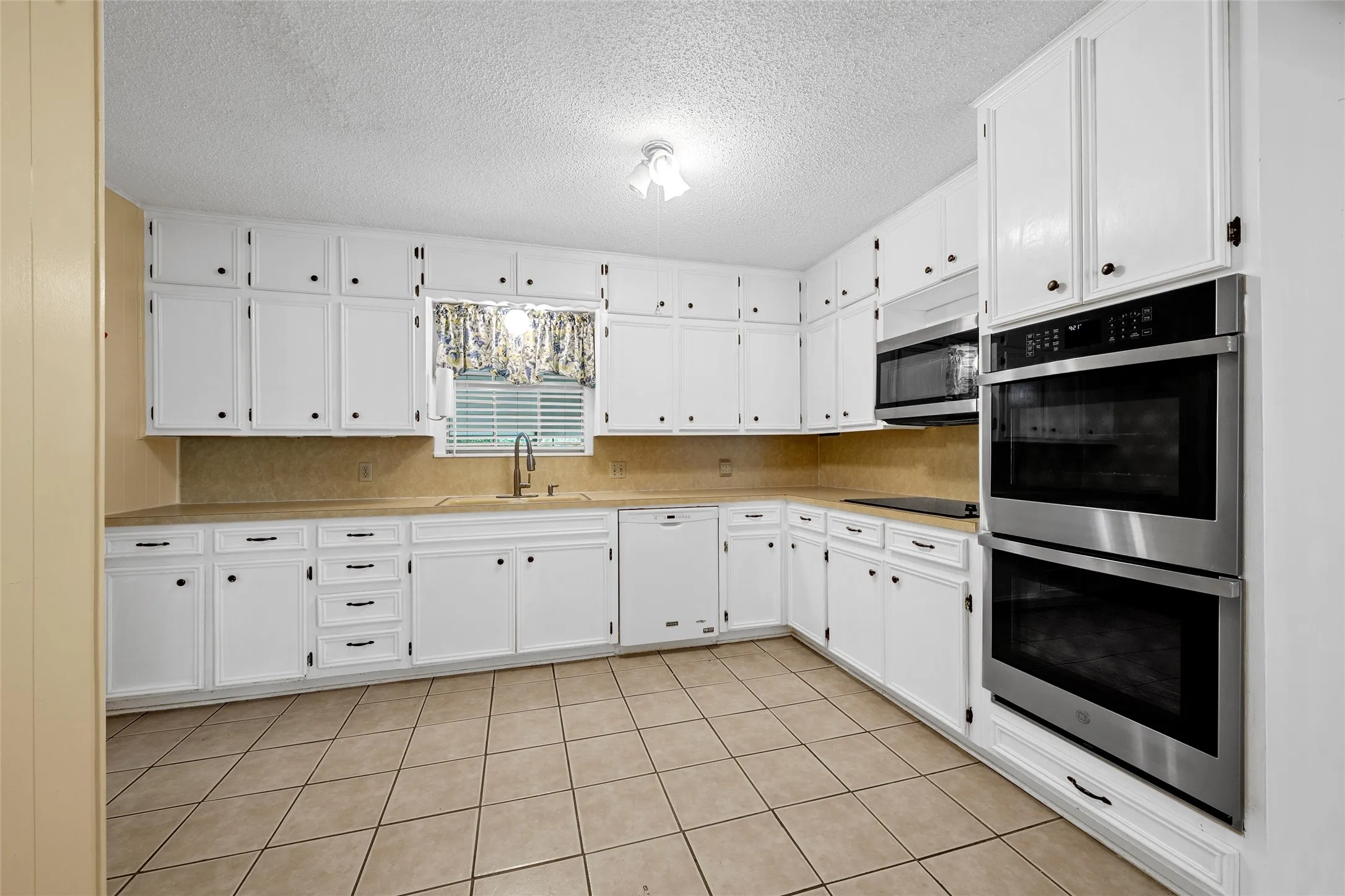Single Family Residence For Sale in Bell County , 3609 Dogwood Lane, Temple, Texas 76502, 3 Bedroom, 2 Bathroom, 2 Garage spaces, 1,967 Sqft, built in 1971, mls#21349441, Real Estate Agent in Temple, Homes For Sale in Bell county, Homes For Sale in Temple, Realtor in Temple Texas, Real Estate Brokerage Independent Realty Texas, Luminita Cordes Realtor