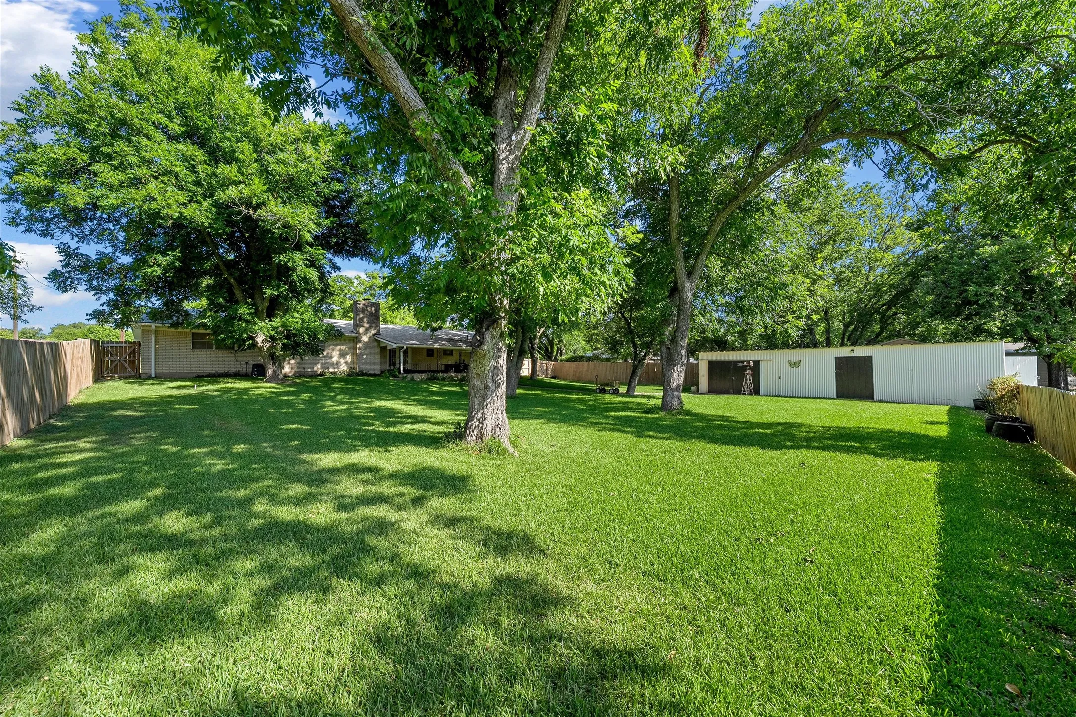 Single Family Residence For Sale in Bell County , 3609 Dogwood Lane, Temple, Texas 76502, 3 Bedroom, 2 Bathroom, 2 Garage spaces, 1,967 Sqft, built in 1971, mls#21349441, Real Estate Agent in Temple, Homes For Sale in Bell county, Homes For Sale in Temple, Realtor in Temple Texas, Real Estate Brokerage Independent Realty Texas, Luminita Cordes Realtor