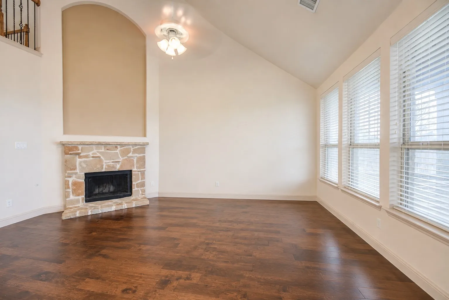 Single Family Residence For Rent in Tarrant County , 2933 Softwood Circle, Fort Worth, Texas 76244, 4 Bedroom, 3 Bathroom, 2 Garage spaces, 3,100 Sqft, built in 2009, mls#21349996, Real Estate Agent in Fort Worth, Homes For Rent in Tarrant county, Homes For Rent in Fort Worth, Realtor in Fort Worth Texas, Real Estate Brokerage Independent Realty Texas, Luminita Cordes Realtor