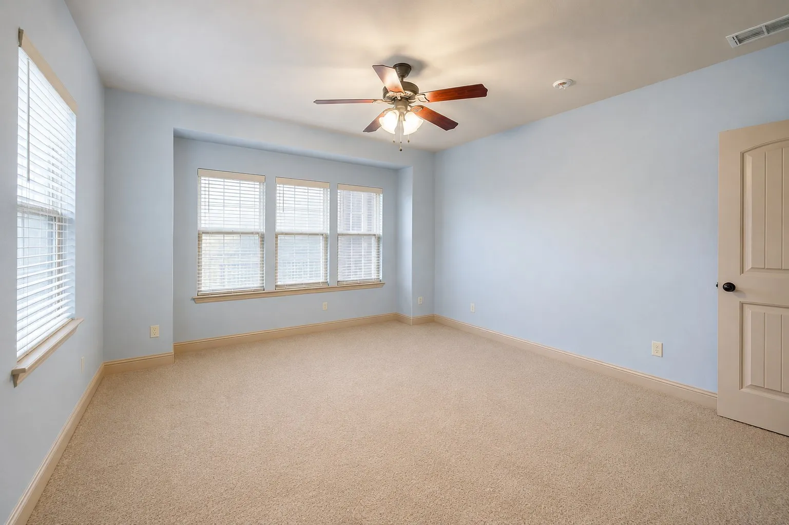 Single Family Residence For Rent in Tarrant County , 2933 Softwood Circle, Fort Worth, Texas 76244, 4 Bedroom, 3 Bathroom, 2 Garage spaces, 3,100 Sqft, built in 2009, mls#21349996, Real Estate Agent in Fort Worth, Homes For Rent in Tarrant county, Homes For Rent in Fort Worth, Realtor in Fort Worth Texas, Real Estate Brokerage Independent Realty Texas, Luminita Cordes Realtor