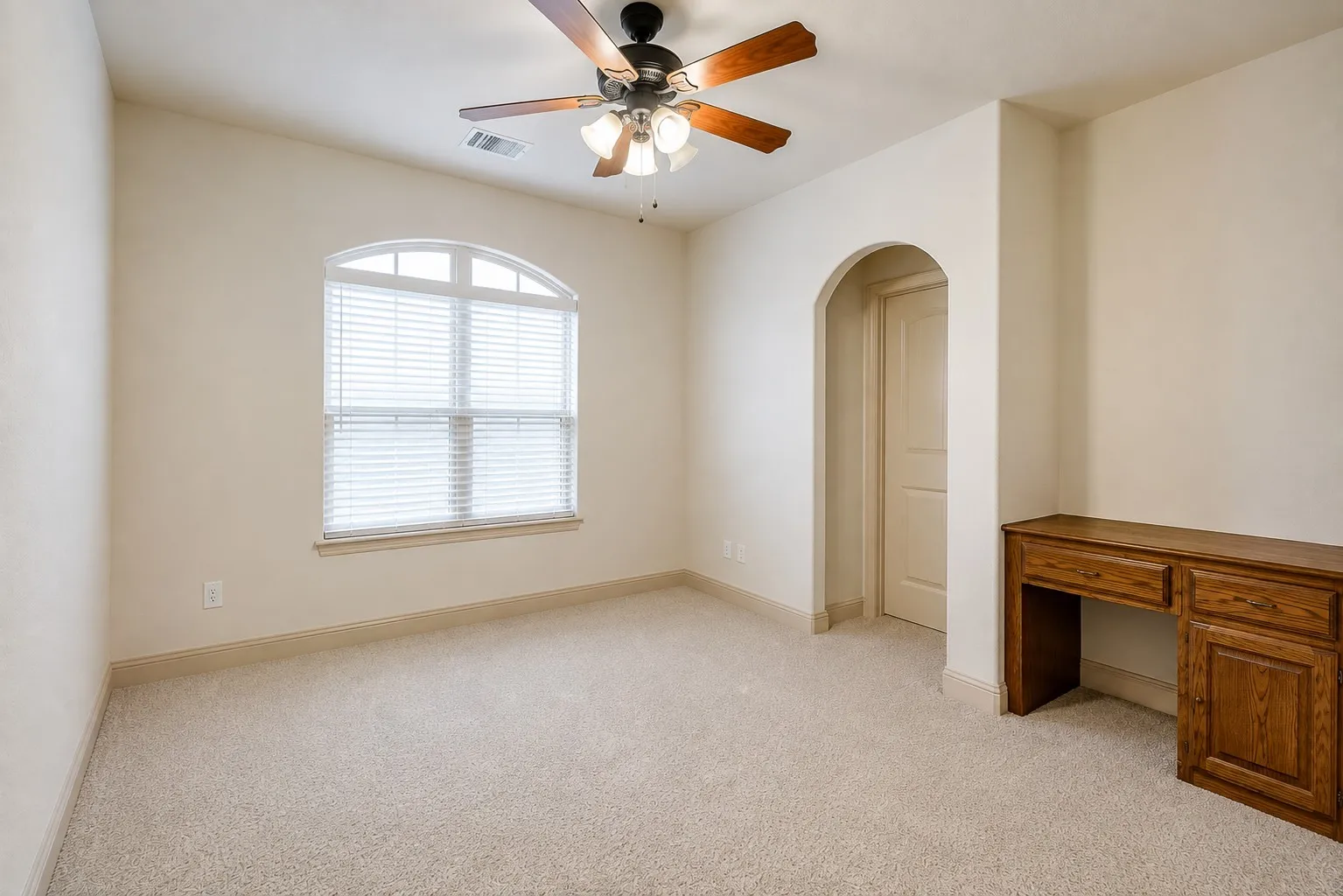 Single Family Residence For Rent in Tarrant County , 2933 Softwood Circle, Fort Worth, Texas 76244, 4 Bedroom, 3 Bathroom, 2 Garage spaces, 3,100 Sqft, built in 2009, mls#21349996, Real Estate Agent in Fort Worth, Homes For Rent in Tarrant county, Homes For Rent in Fort Worth, Realtor in Fort Worth Texas, Real Estate Brokerage Independent Realty Texas, Luminita Cordes Realtor
