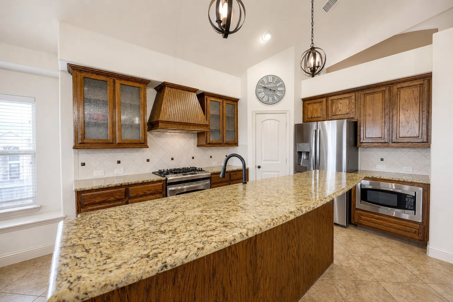 Single Family Residence For Rent in Tarrant County , 2933 Softwood Circle, Fort Worth, Texas 76244, 4 Bedroom, 3 Bathroom, 2 Garage spaces, 3,100 Sqft, built in 2009, mls#21349996, Real Estate Agent in Fort Worth, Homes For Rent in Tarrant county, Homes For Rent in Fort Worth, Realtor in Fort Worth Texas, Real Estate Brokerage Independent Realty Texas, Luminita Cordes Realtor