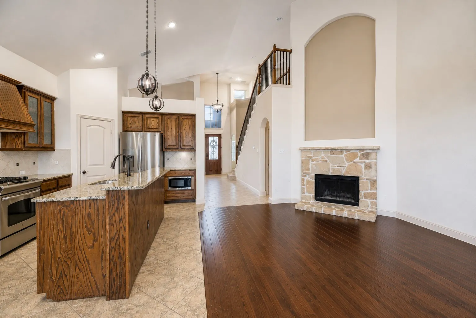 Single Family Residence For Rent in Tarrant County , 2933 Softwood Circle, Fort Worth, Texas 76244, 4 Bedroom, 3 Bathroom, 2 Garage spaces, 3,100 Sqft, built in 2009, mls#21349996, Real Estate Agent in Fort Worth, Homes For Rent in Tarrant county, Homes For Rent in Fort Worth, Realtor in Fort Worth Texas, Real Estate Brokerage Independent Realty Texas, Luminita Cordes Realtor