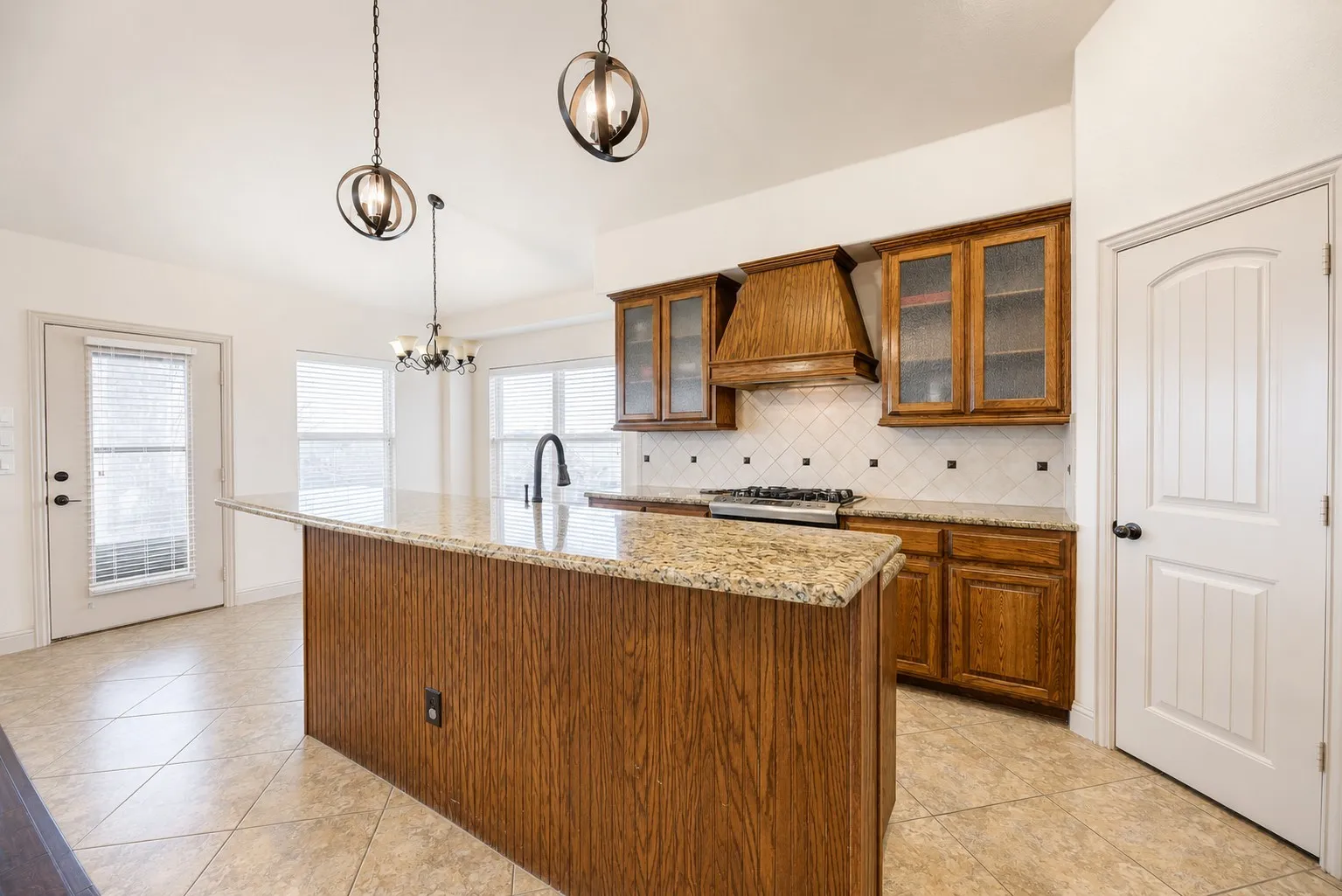 Single Family Residence For Rent in Tarrant County , 2933 Softwood Circle, Fort Worth, Texas 76244, 4 Bedroom, 3 Bathroom, 2 Garage spaces, 3,100 Sqft, built in 2009, mls#21349996, Real Estate Agent in Fort Worth, Homes For Rent in Tarrant county, Homes For Rent in Fort Worth, Realtor in Fort Worth Texas, Real Estate Brokerage Independent Realty Texas, Luminita Cordes Realtor