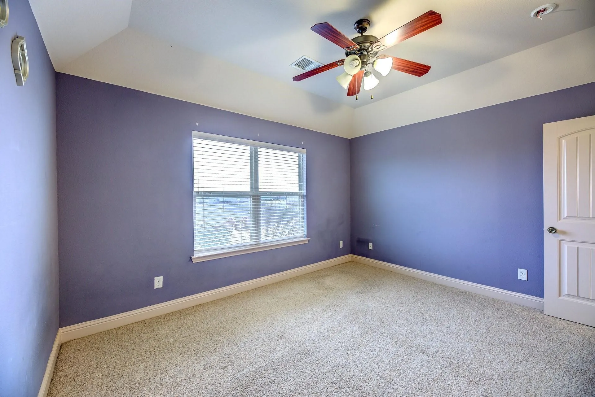 Single Family Residence For Rent in Tarrant County , 2933 Softwood Circle, Fort Worth, Texas 76244, 4 Bedroom, 3 Bathroom, 2 Garage spaces, 3,100 Sqft, built in 2009, mls#21349996, Real Estate Agent in Fort Worth, Homes For Rent in Tarrant county, Homes For Rent in Fort Worth, Realtor in Fort Worth Texas, Real Estate Brokerage Independent Realty Texas, Luminita Cordes Realtor