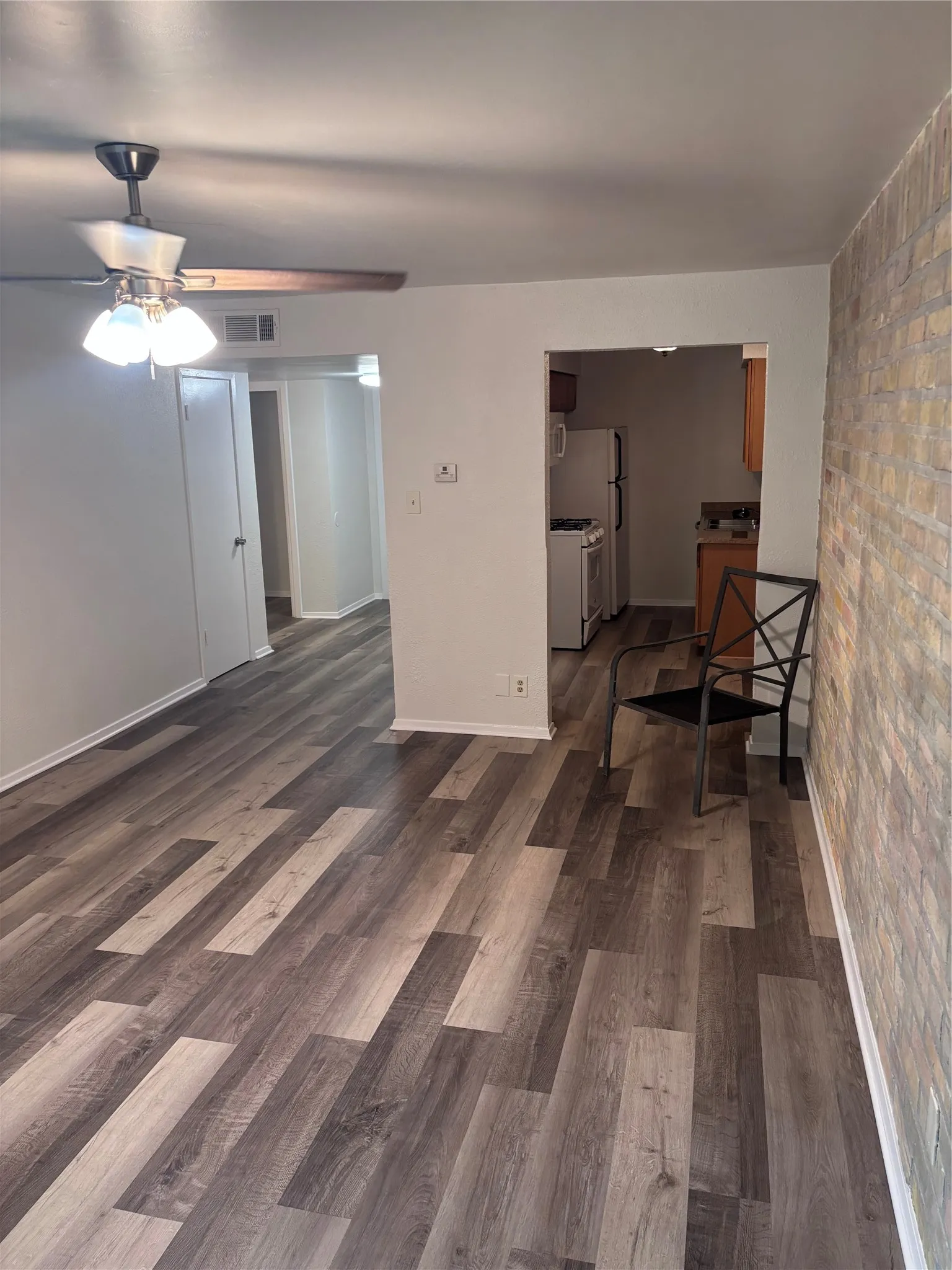 Condominium For Sale in Tarrant County , 6004 Westridge Lane 705, Fort Worth, Texas 76116, 1 Bedroom, 1 Bathroom, Garage spaces, 806 Sqft, built in 1969, mls#21350204, Real Estate Agent in Fort Worth, Homes For Sale in Tarrant county, Homes For Sale in Fort Worth, Realtor in Fort Worth Texas, Real Estate Brokerage Independent Realty Texas, Luminita Cordes Realtor
