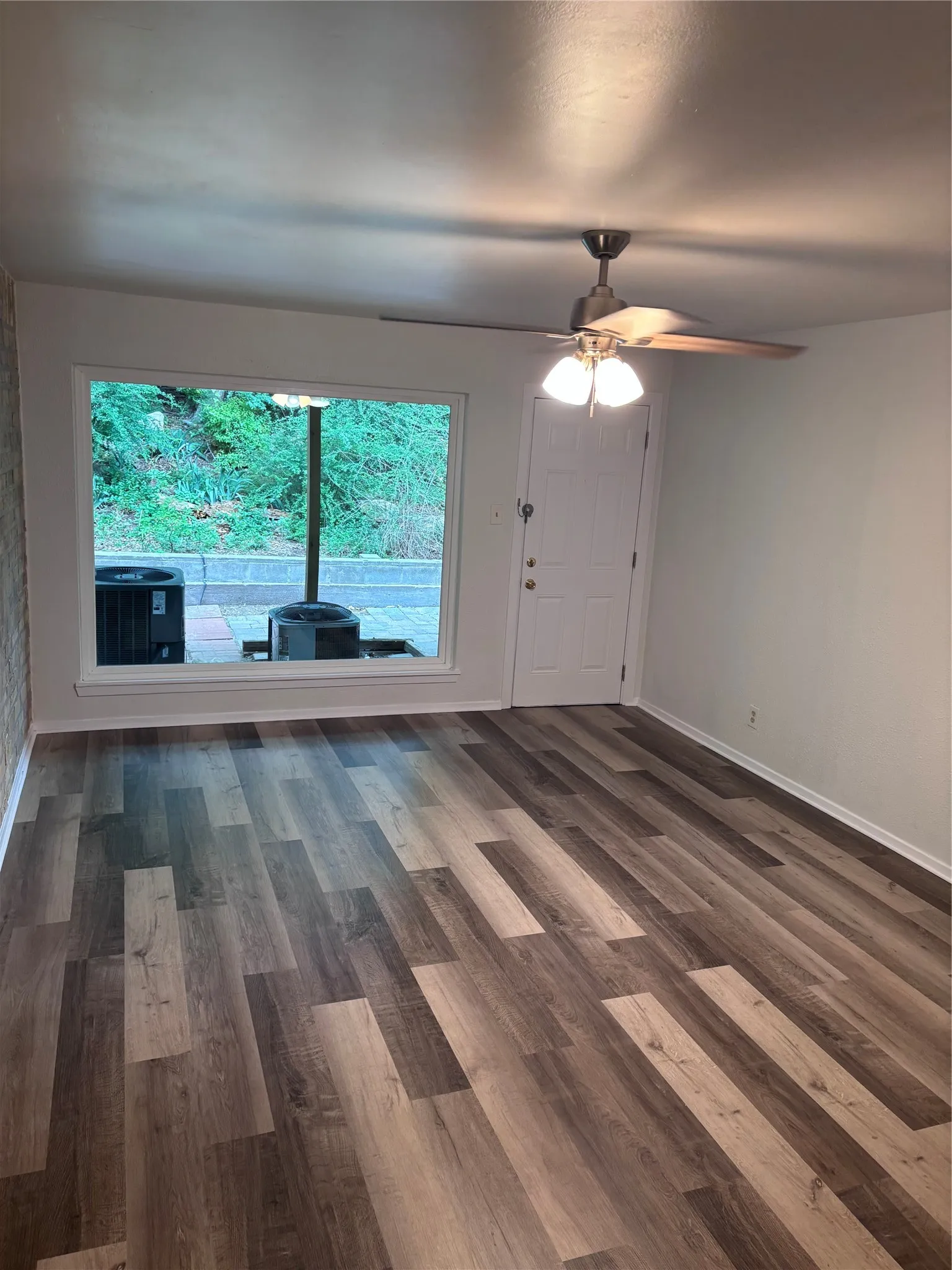 Condominium For Sale in Tarrant County , 6004 Westridge Lane 705, Fort Worth, Texas 76116, 1 Bedroom, 1 Bathroom, Garage spaces, 806 Sqft, built in 1969, mls#21350204, Real Estate Agent in Fort Worth, Homes For Sale in Tarrant county, Homes For Sale in Fort Worth, Realtor in Fort Worth Texas, Real Estate Brokerage Independent Realty Texas, Luminita Cordes Realtor