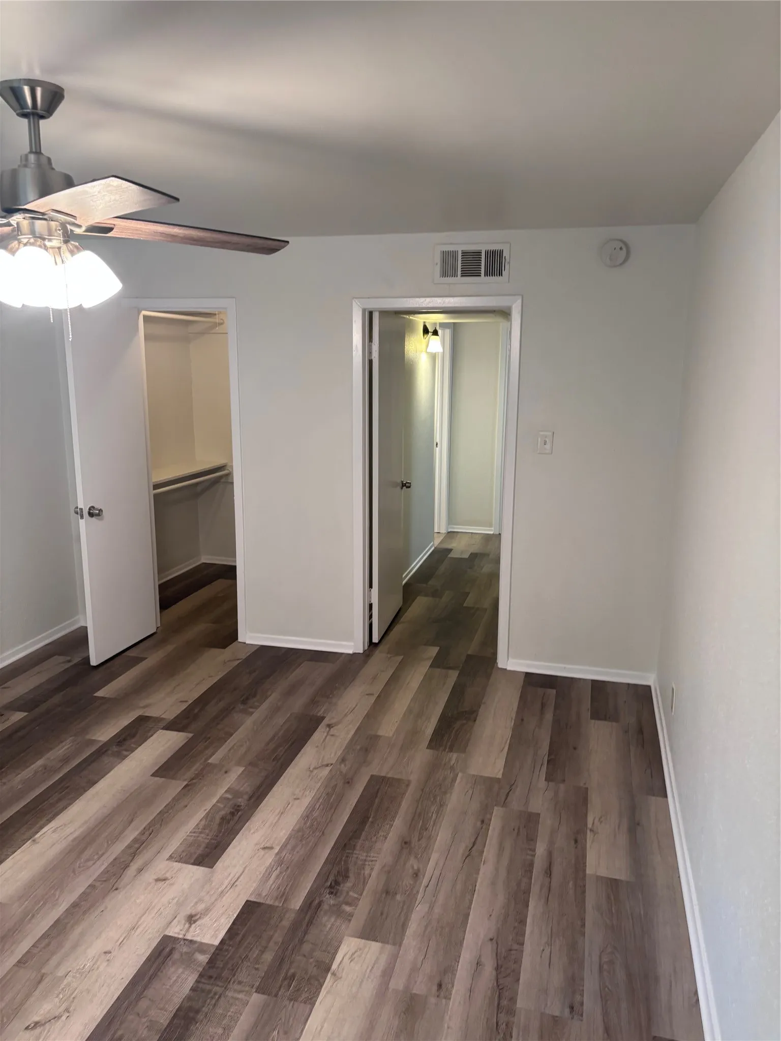 Condominium For Sale in Tarrant County , 6004 Westridge Lane 705, Fort Worth, Texas 76116, 1 Bedroom, 1 Bathroom, Garage spaces, 806 Sqft, built in 1969, mls#21350204, Real Estate Agent in Fort Worth, Homes For Sale in Tarrant county, Homes For Sale in Fort Worth, Realtor in Fort Worth Texas, Real Estate Brokerage Independent Realty Texas, Luminita Cordes Realtor