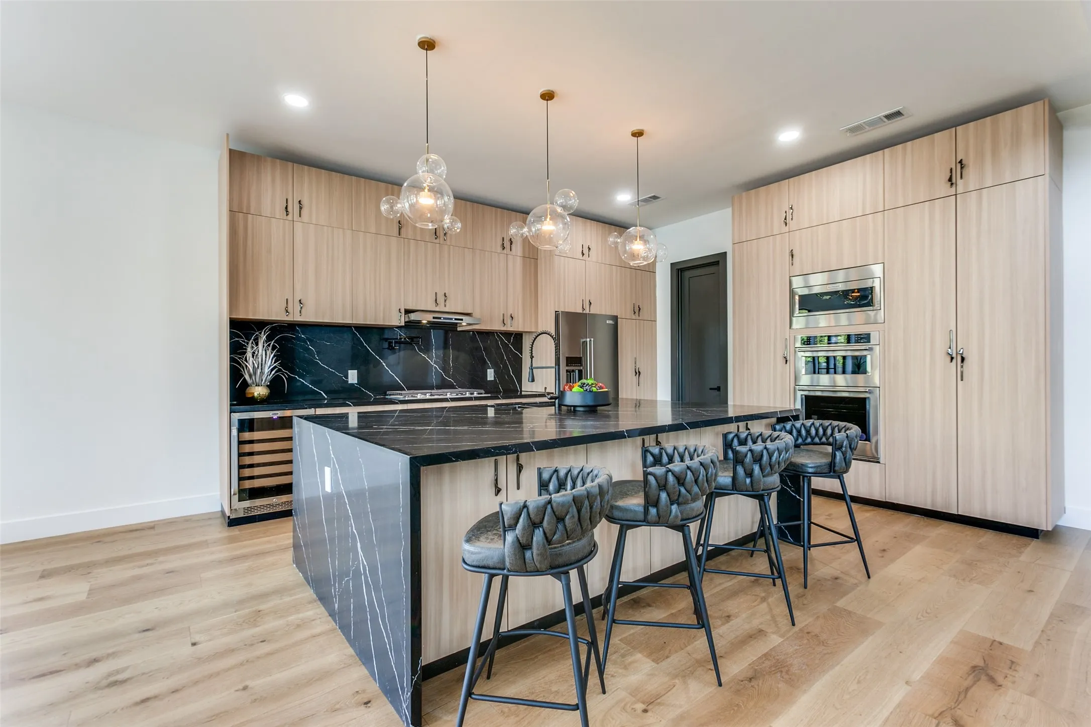 Single Family Residence For Sale in Dallas County , 10923 Marsh Lane, Dallas, Texas 75229, 4 Bedroom, 4 Bathroom, 3 Garage spaces, 3,801 Sqft, built in 2024, mls#21347019, Real Estate Agent in Dallas, Homes For Sale in Dallas county, Homes For Sale in Dallas, Realtor in Dallas Texas, Real Estate Brokerage Independent Realty Texas, Luminita Cordes Realtor