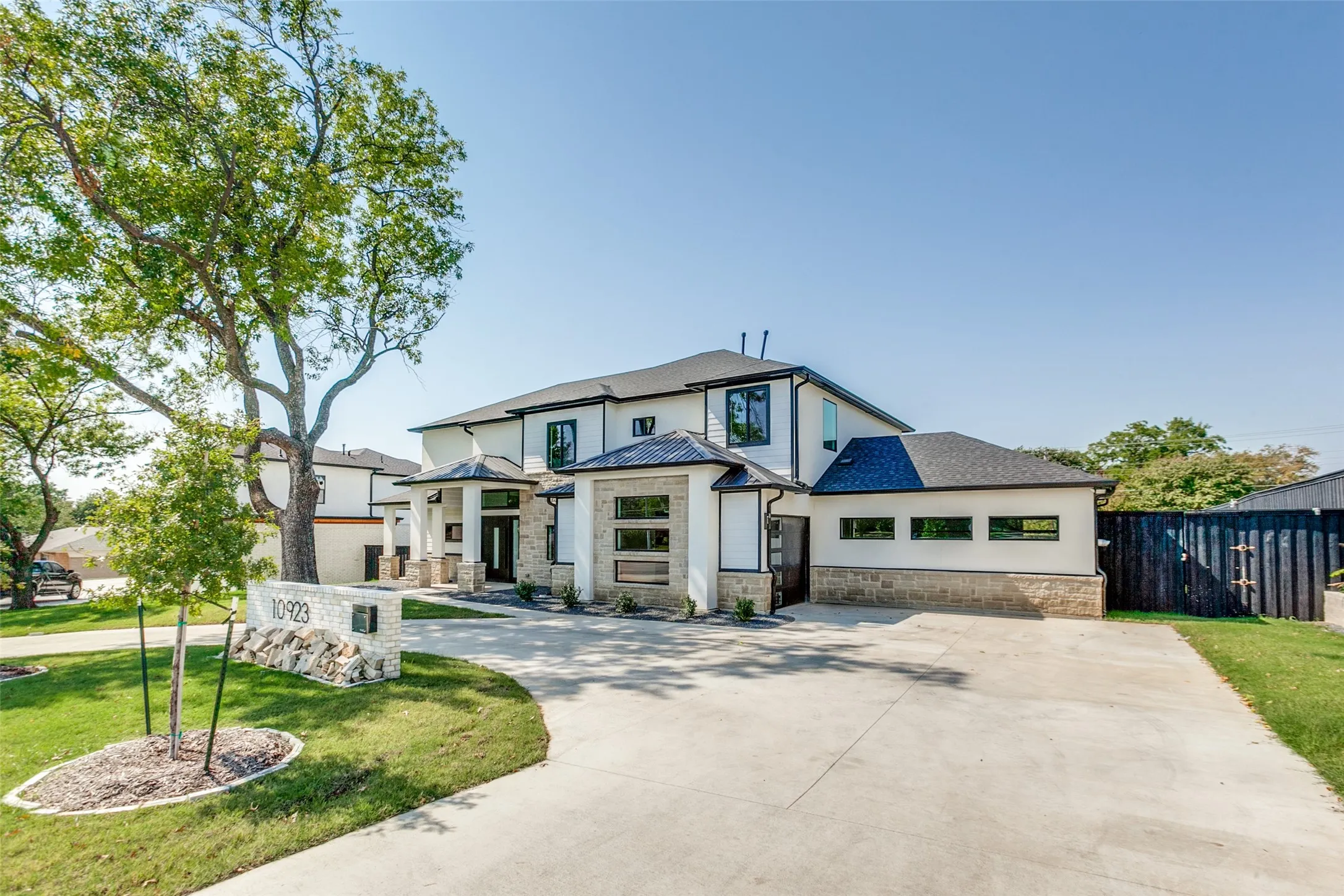 Single Family Residence For Sale in Dallas County , 10923 Marsh Lane, Dallas, Texas 75229, 4 Bedroom, 4 Bathroom, 3 Garage spaces, 3,801 Sqft, built in 2024, mls#21347019, Real Estate Agent in Dallas, Homes For Sale in Dallas county, Homes For Sale in Dallas, Realtor in Dallas Texas, Real Estate Brokerage Independent Realty Texas, Luminita Cordes Realtor