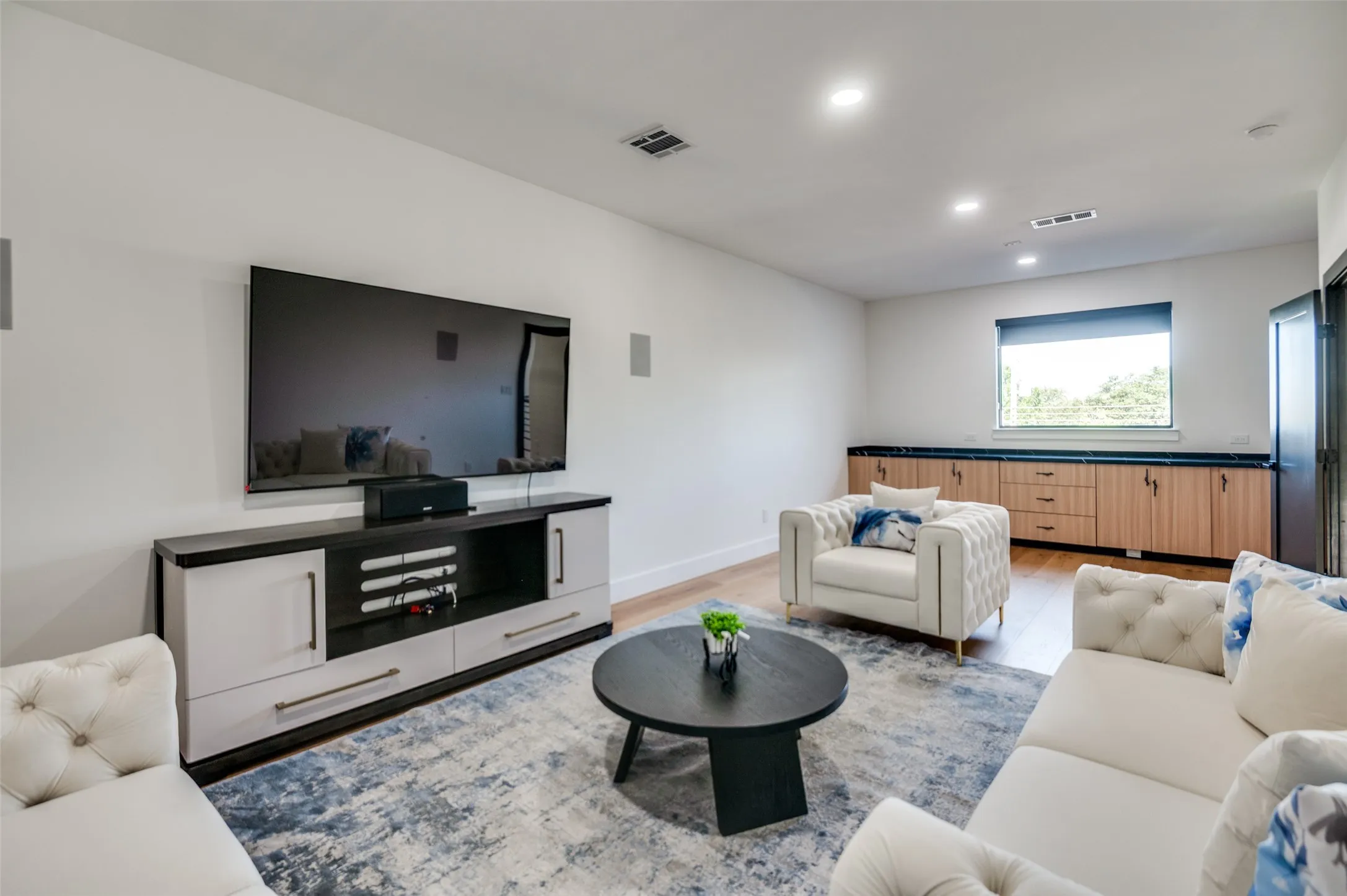 Single Family Residence For Sale in Dallas County , 10923 Marsh Lane, Dallas, Texas 75229, 4 Bedroom, 4 Bathroom, 3 Garage spaces, 3,801 Sqft, built in 2024, mls#21347019, Real Estate Agent in Dallas, Homes For Sale in Dallas county, Homes For Sale in Dallas, Realtor in Dallas Texas, Real Estate Brokerage Independent Realty Texas, Luminita Cordes Realtor