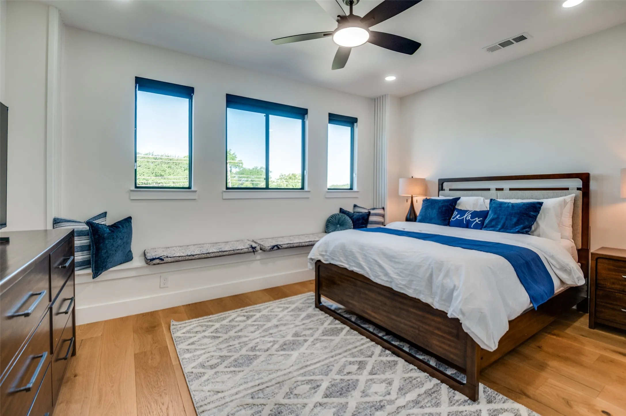Single Family Residence For Sale in Dallas County , 10923 Marsh Lane, Dallas, Texas 75229, 4 Bedroom, 4 Bathroom, 3 Garage spaces, 3,801 Sqft, built in 2024, mls#21347019, Real Estate Agent in Dallas, Homes For Sale in Dallas county, Homes For Sale in Dallas, Realtor in Dallas Texas, Real Estate Brokerage Independent Realty Texas, Luminita Cordes Realtor