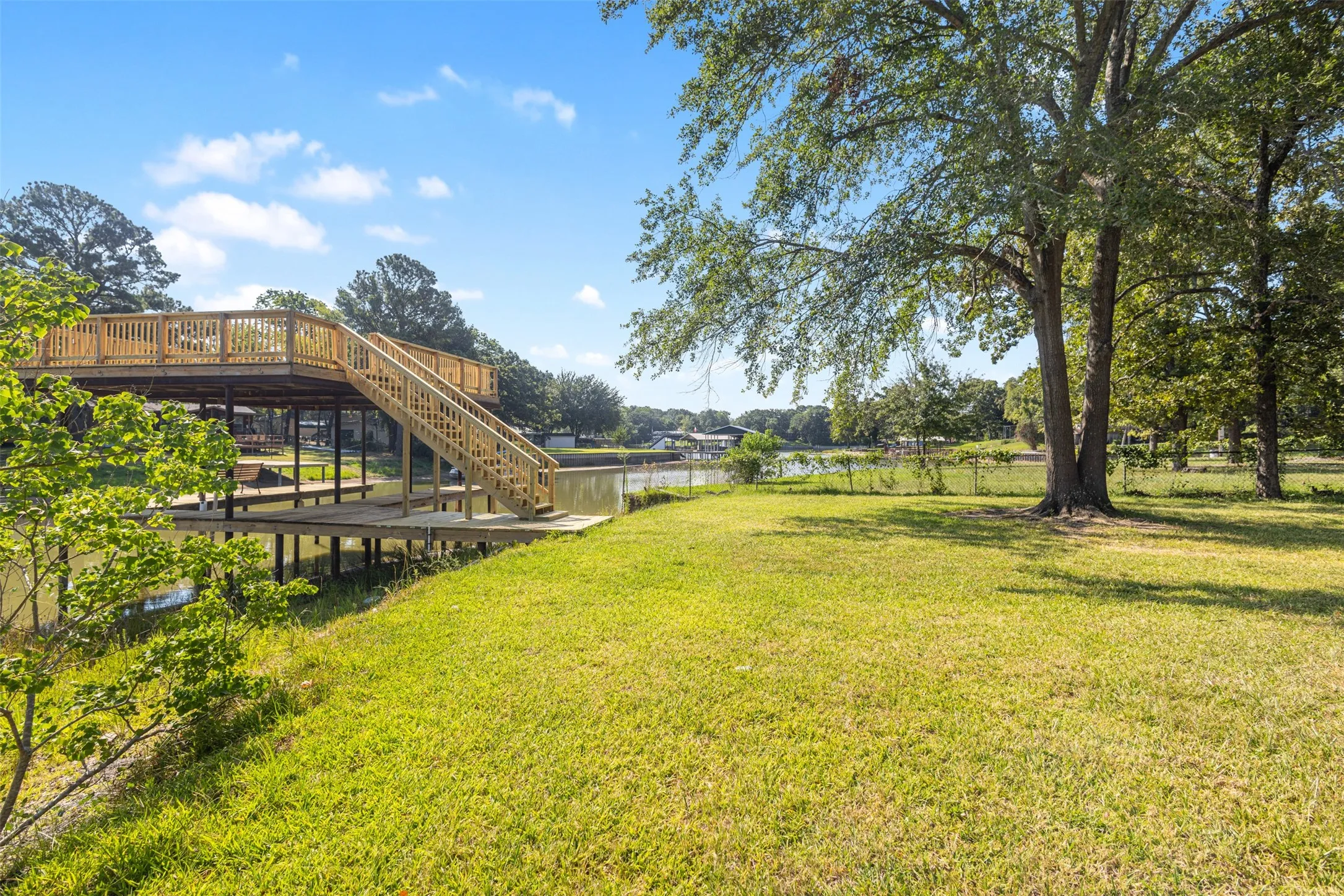 Manufactured Home For Sale in Henderson County , 7108 Apache Circle, Mabank, Texas 75156, 3 Bedroom, 2 Bathroom, Garage spaces, 1,232 Sqft, built in 1991, mls#21344532, Real Estate Agent in Mabank, Homes For Sale in Henderson county, Homes For Sale in Mabank, Realtor in Mabank Texas, Real Estate Brokerage Independent Realty Texas, Luminita Cordes Realtor