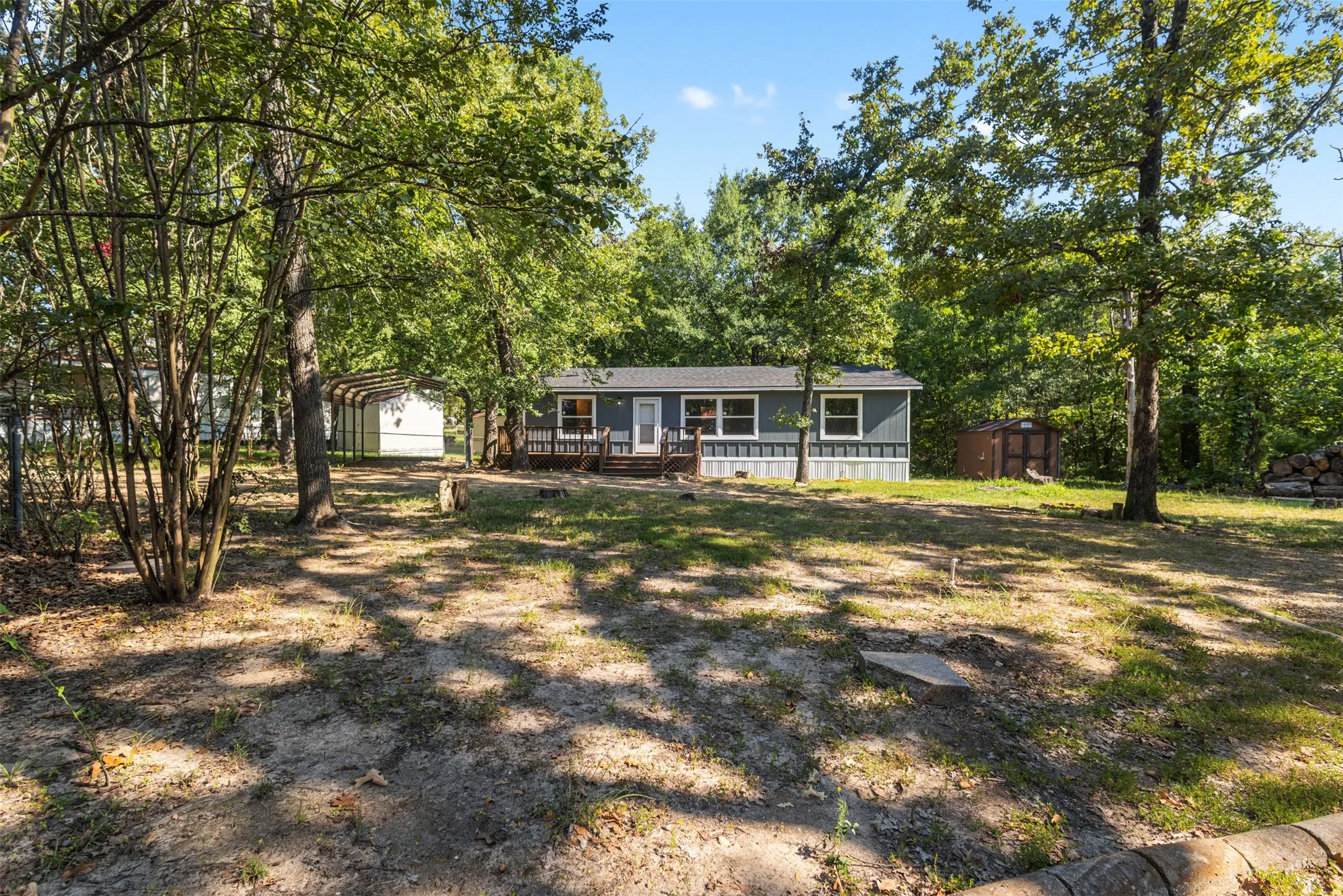 Manufactured Home For Sale in Henderson County , 7108 Apache Circle, Mabank, Texas 75156, 3 Bedroom, 2 Bathroom, Garage spaces, 1,232 Sqft, built in 1991, mls#21344532, Real Estate Agent in Mabank, Homes For Sale in Henderson county, Homes For Sale in Mabank, Realtor in Mabank Texas, Real Estate Brokerage Independent Realty Texas, Luminita Cordes Realtor