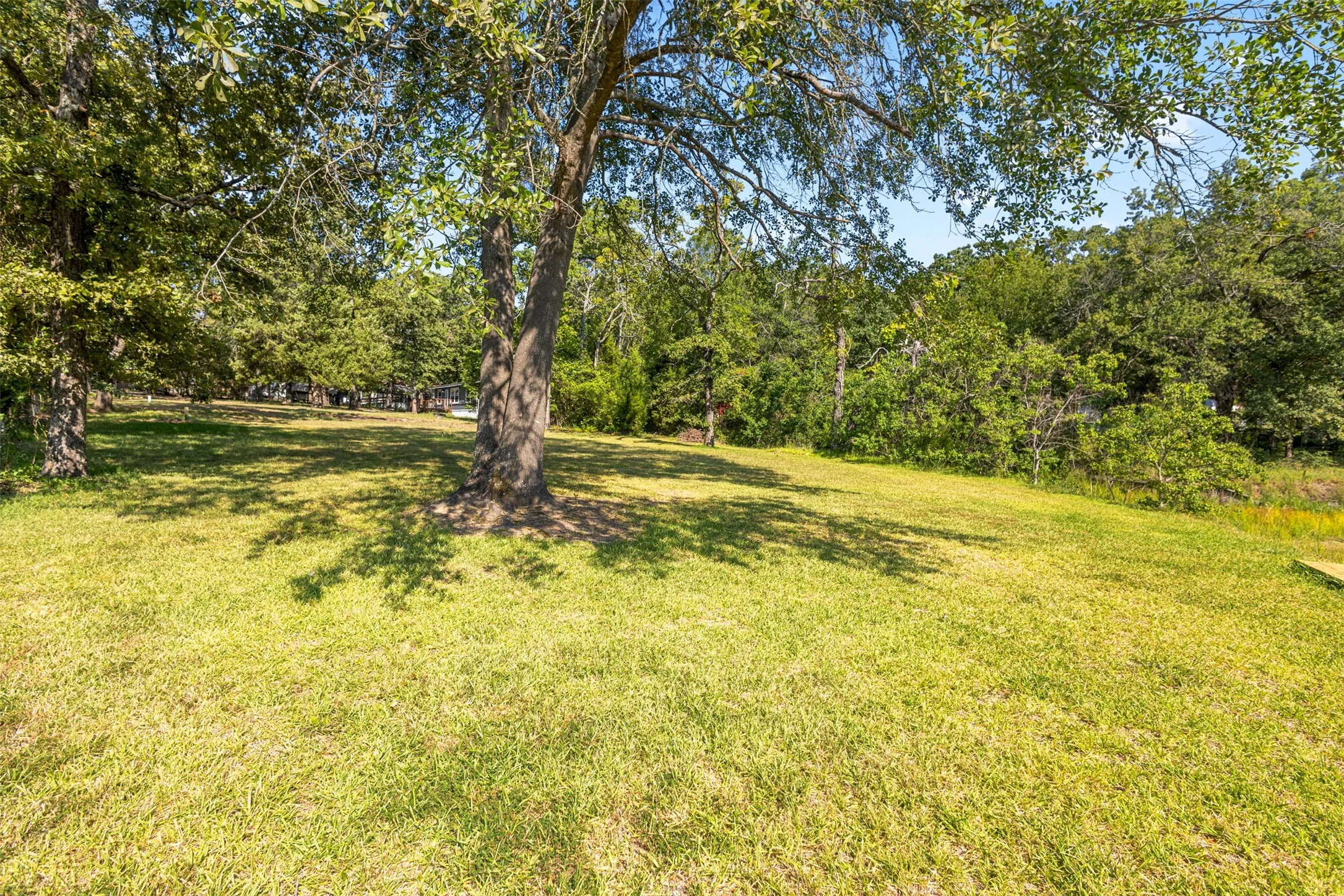 Manufactured Home For Sale in Henderson County , 7108 Apache Circle, Mabank, Texas 75156, 3 Bedroom, 2 Bathroom, Garage spaces, 1,232 Sqft, built in 1991, mls#21344532, Real Estate Agent in Mabank, Homes For Sale in Henderson county, Homes For Sale in Mabank, Realtor in Mabank Texas, Real Estate Brokerage Independent Realty Texas, Luminita Cordes Realtor