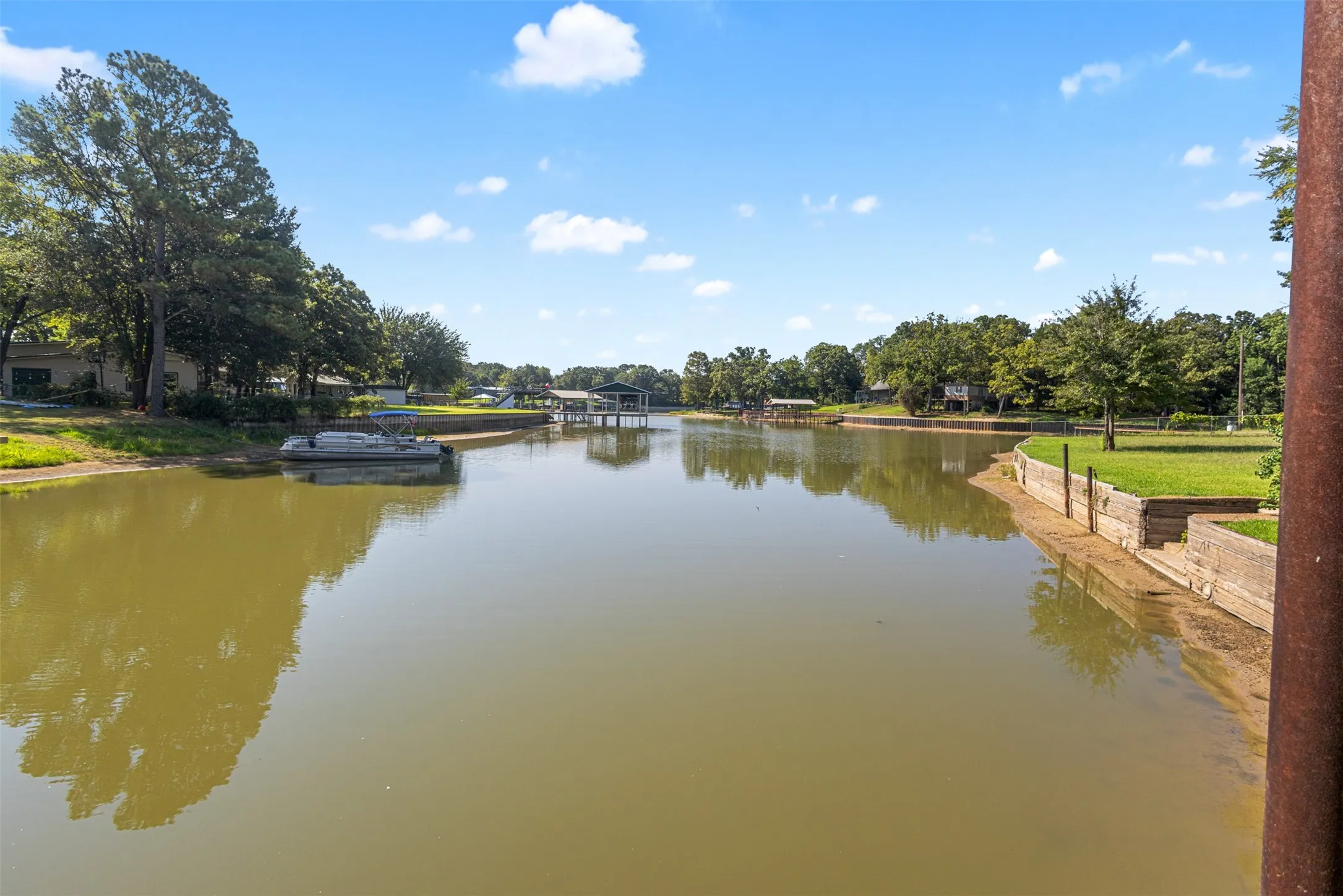 Manufactured Home For Sale in Henderson County , 7108 Apache Circle, Mabank, Texas 75156, 3 Bedroom, 2 Bathroom, Garage spaces, 1,232 Sqft, built in 1991, mls#21344532, Real Estate Agent in Mabank, Homes For Sale in Henderson county, Homes For Sale in Mabank, Realtor in Mabank Texas, Real Estate Brokerage Independent Realty Texas, Luminita Cordes Realtor