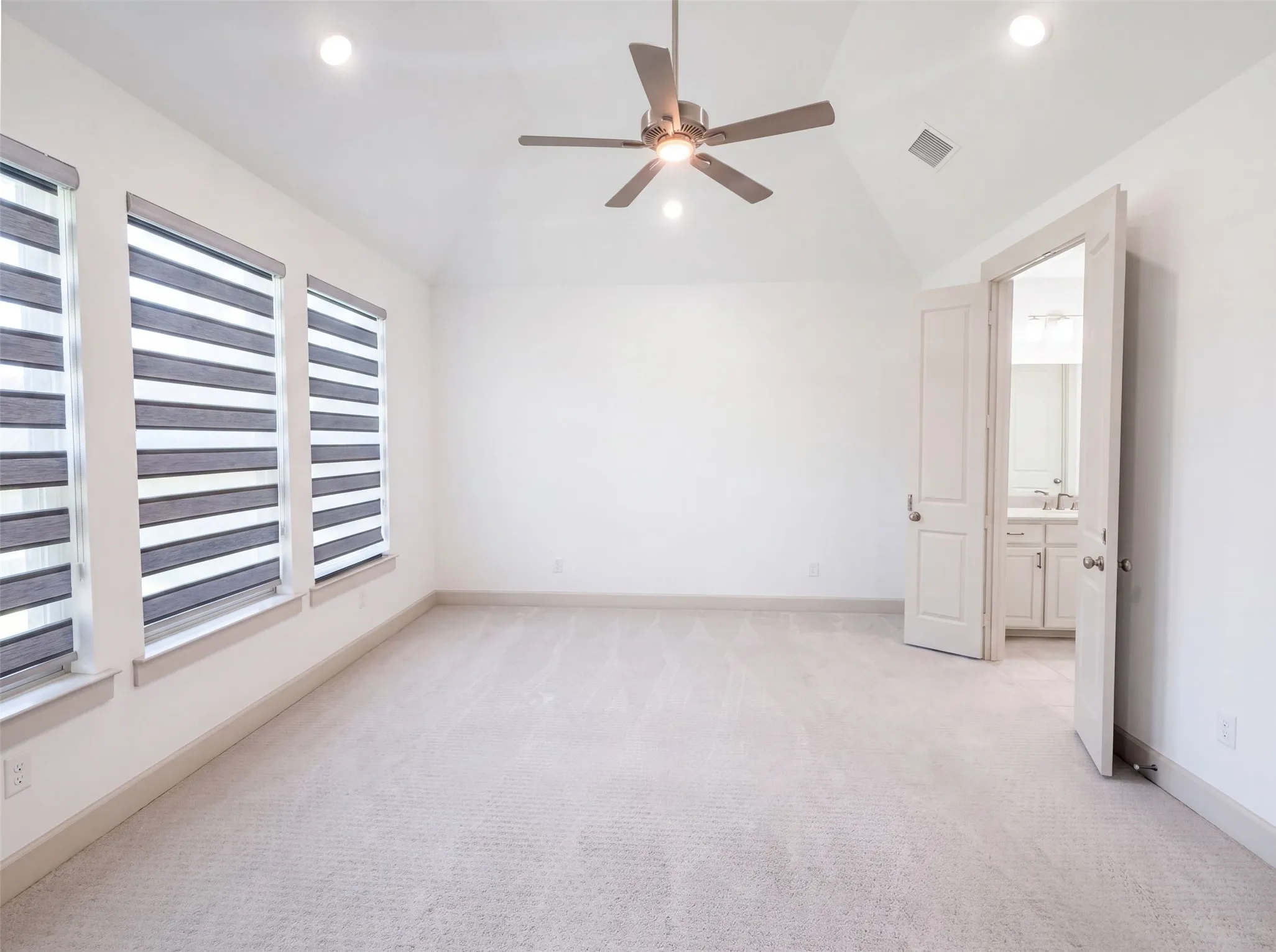 Single Family Residence For Sale in Collin County , 9694 Brackenfield Lane, Frisco, Texas 75035, 4 Bedroom, 5 Bathroom, 3 Garage spaces, 3,290 Sqft, built in 2021, mls#21350226, Real Estate Agent in Frisco, Homes For Sale in Collin county, Homes For Sale in Frisco, Realtor in Frisco Texas, Real Estate Brokerage Independent Realty Texas, Luminita Cordes Realtor