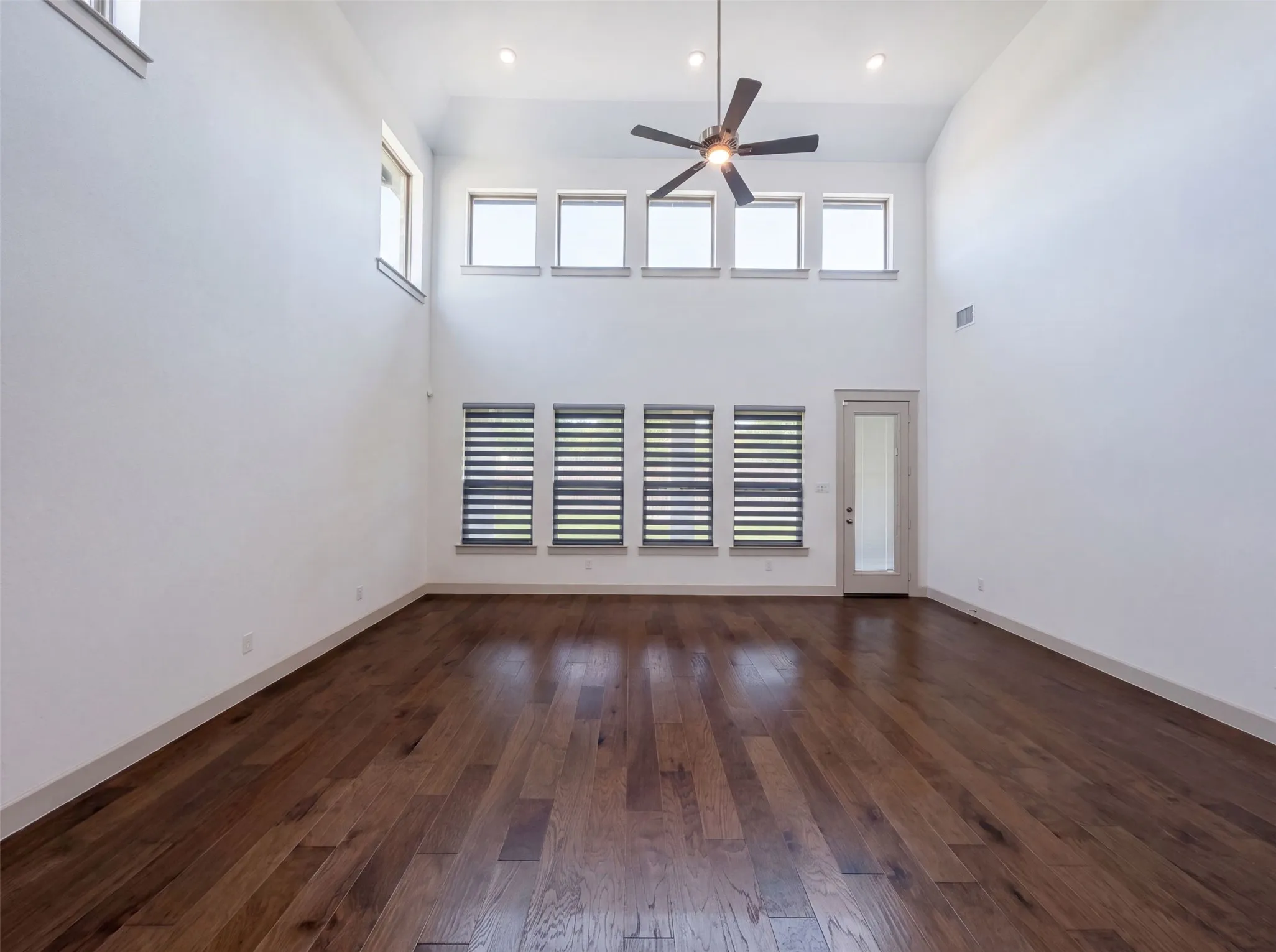 Single Family Residence For Sale in Collin County , 9694 Brackenfield Lane, Frisco, Texas 75035, 4 Bedroom, 5 Bathroom, 3 Garage spaces, 3,290 Sqft, built in 2021, mls#21350226, Real Estate Agent in Frisco, Homes For Sale in Collin county, Homes For Sale in Frisco, Realtor in Frisco Texas, Real Estate Brokerage Independent Realty Texas, Luminita Cordes Realtor