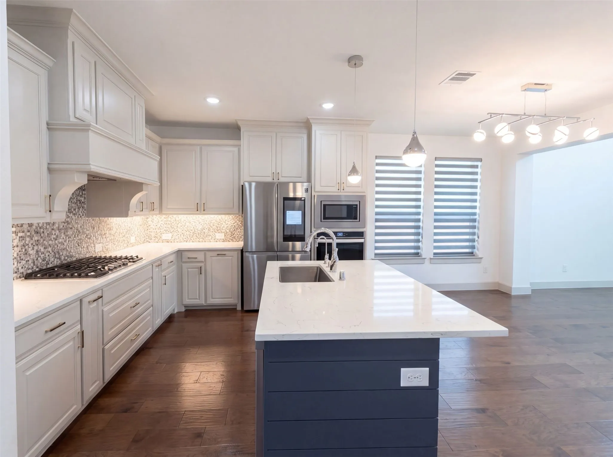 Single Family Residence For Sale in Collin County , 9694 Brackenfield Lane, Frisco, Texas 75035, 4 Bedroom, 5 Bathroom, 3 Garage spaces, 3,290 Sqft, built in 2021, mls#21350226, Real Estate Agent in Frisco, Homes For Sale in Collin county, Homes For Sale in Frisco, Realtor in Frisco Texas, Real Estate Brokerage Independent Realty Texas, Luminita Cordes Realtor