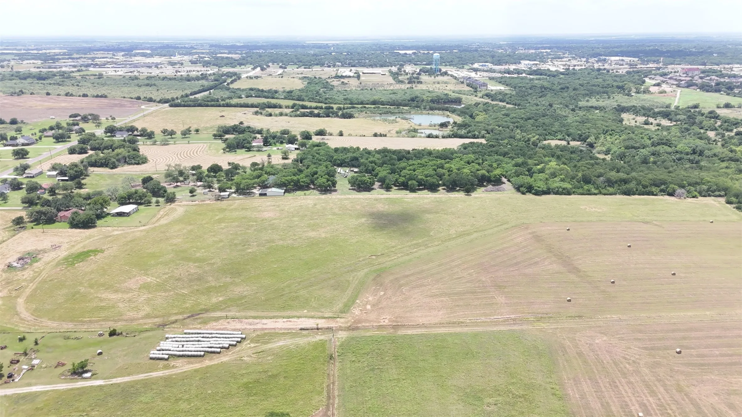 Single Family Residence For Sale in Ellis County , 2114 FM 1181, Ennis, Texas 75119, 3 Bedroom, 2 Bathroom, Garage spaces, 2,775 Sqft, built in 1977, mls#21346338, Real Estate Agent in Ennis, Homes For Sale in Ellis county, Homes For Sale in Ennis, Realtor in Ennis Texas, Real Estate Brokerage Independent Realty Texas, Luminita Cordes Realtor