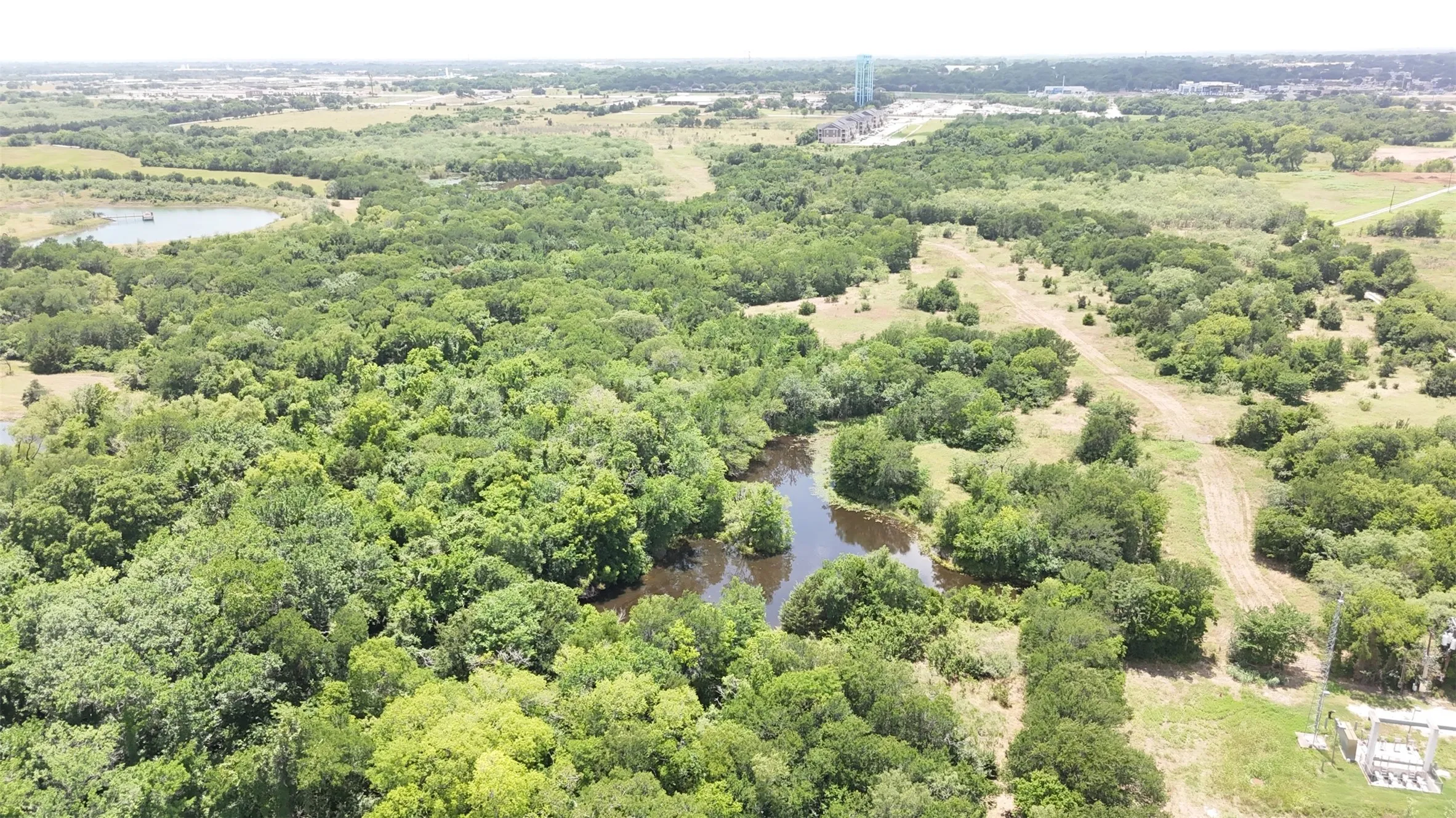 Single Family Residence For Sale in Ellis County , 2114 FM 1181, Ennis, Texas 75119, 3 Bedroom, 2 Bathroom, Garage spaces, 2,775 Sqft, built in 1977, mls#21346338, Real Estate Agent in Ennis, Homes For Sale in Ellis county, Homes For Sale in Ennis, Realtor in Ennis Texas, Real Estate Brokerage Independent Realty Texas, Luminita Cordes Realtor