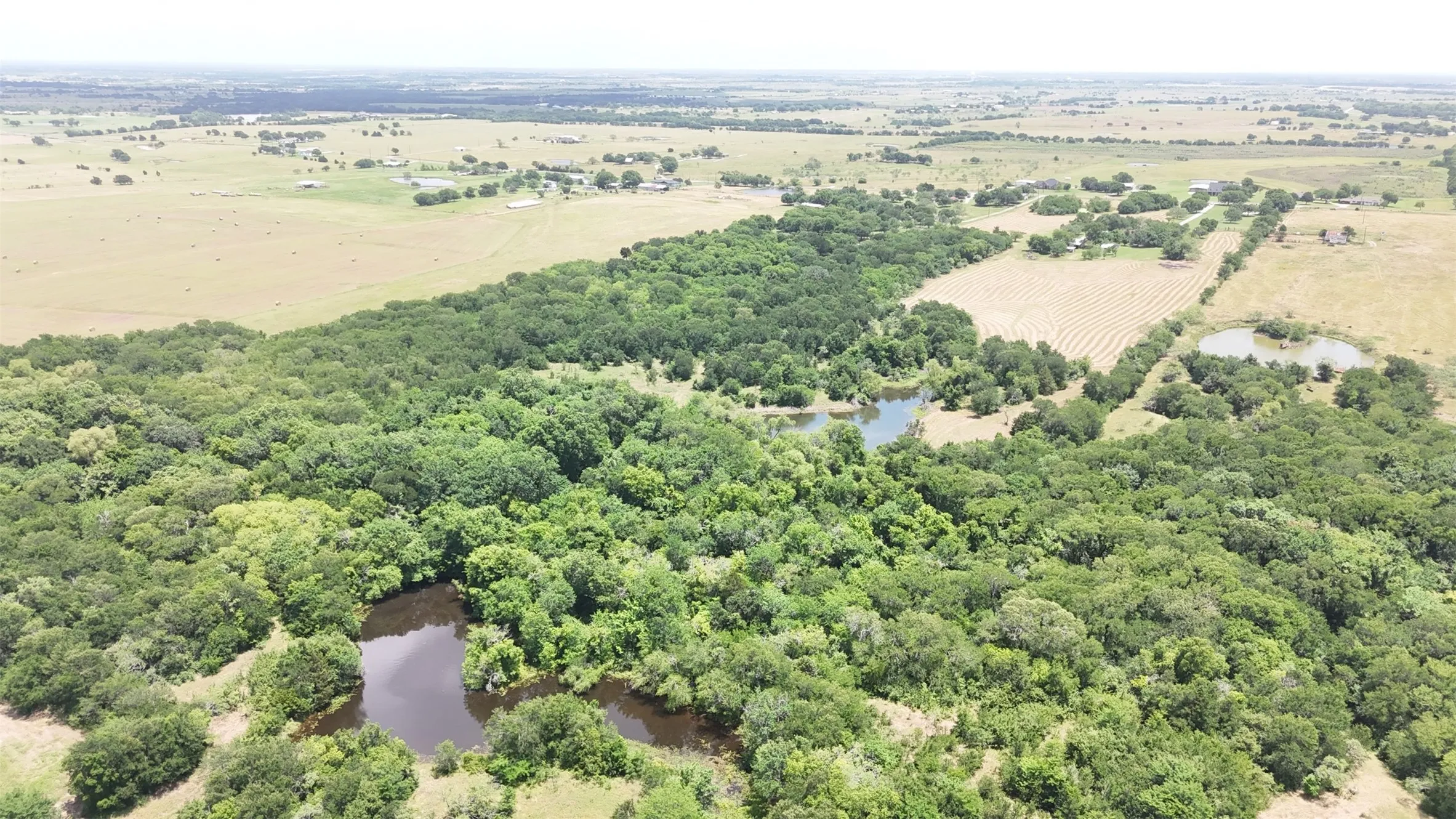 Single Family Residence For Sale in Ellis County , 2114 FM 1181, Ennis, Texas 75119, 3 Bedroom, 2 Bathroom, Garage spaces, 2,775 Sqft, built in 1977, mls#21346338, Real Estate Agent in Ennis, Homes For Sale in Ellis county, Homes For Sale in Ennis, Realtor in Ennis Texas, Real Estate Brokerage Independent Realty Texas, Luminita Cordes Realtor