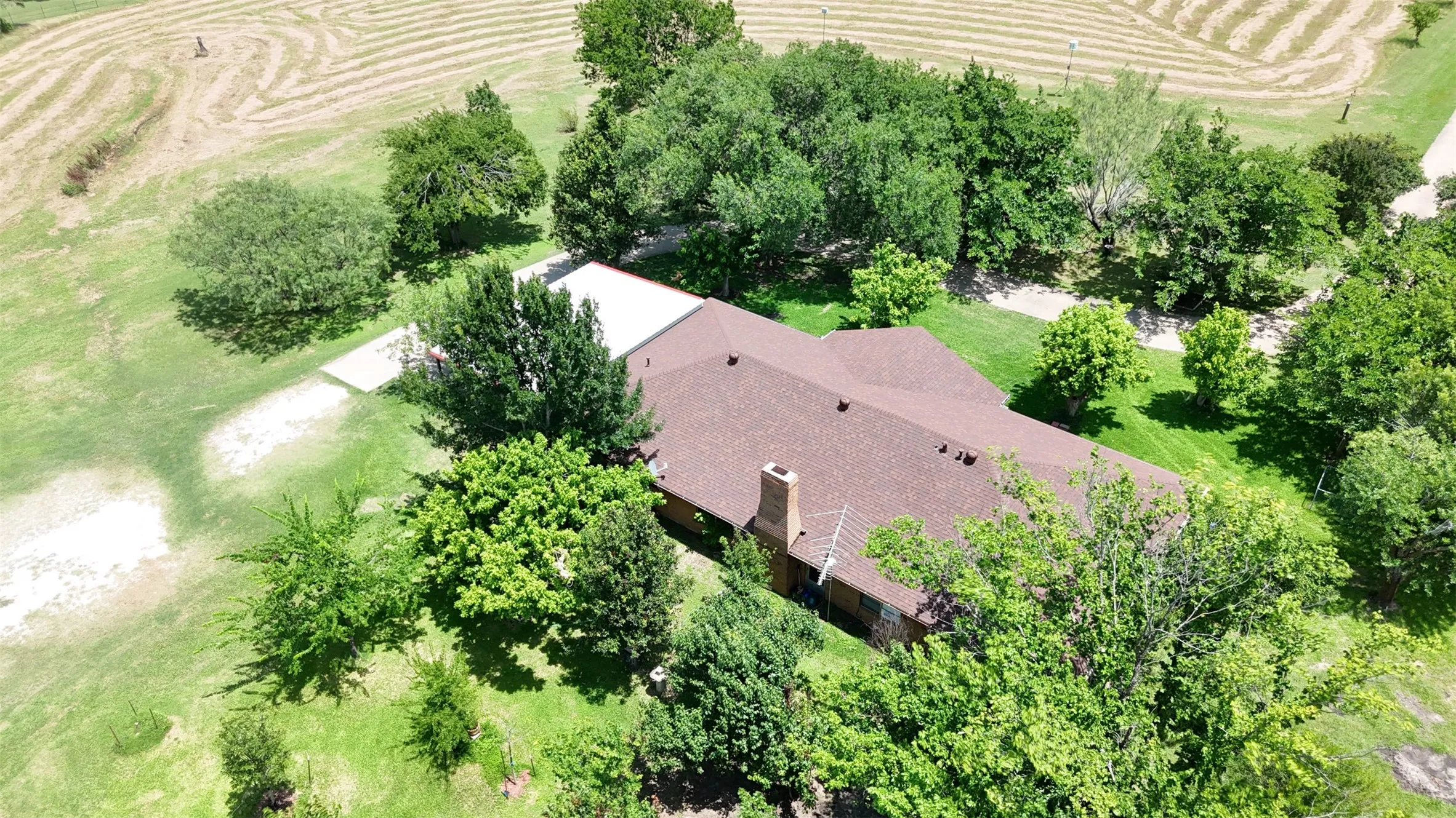 Single Family Residence For Sale in Ellis County , 2114 FM 1181, Ennis, Texas 75119, 3 Bedroom, 2 Bathroom, Garage spaces, 2,775 Sqft, built in 1977, mls#21346338, Real Estate Agent in Ennis, Homes For Sale in Ellis county, Homes For Sale in Ennis, Realtor in Ennis Texas, Real Estate Brokerage Independent Realty Texas, Luminita Cordes Realtor