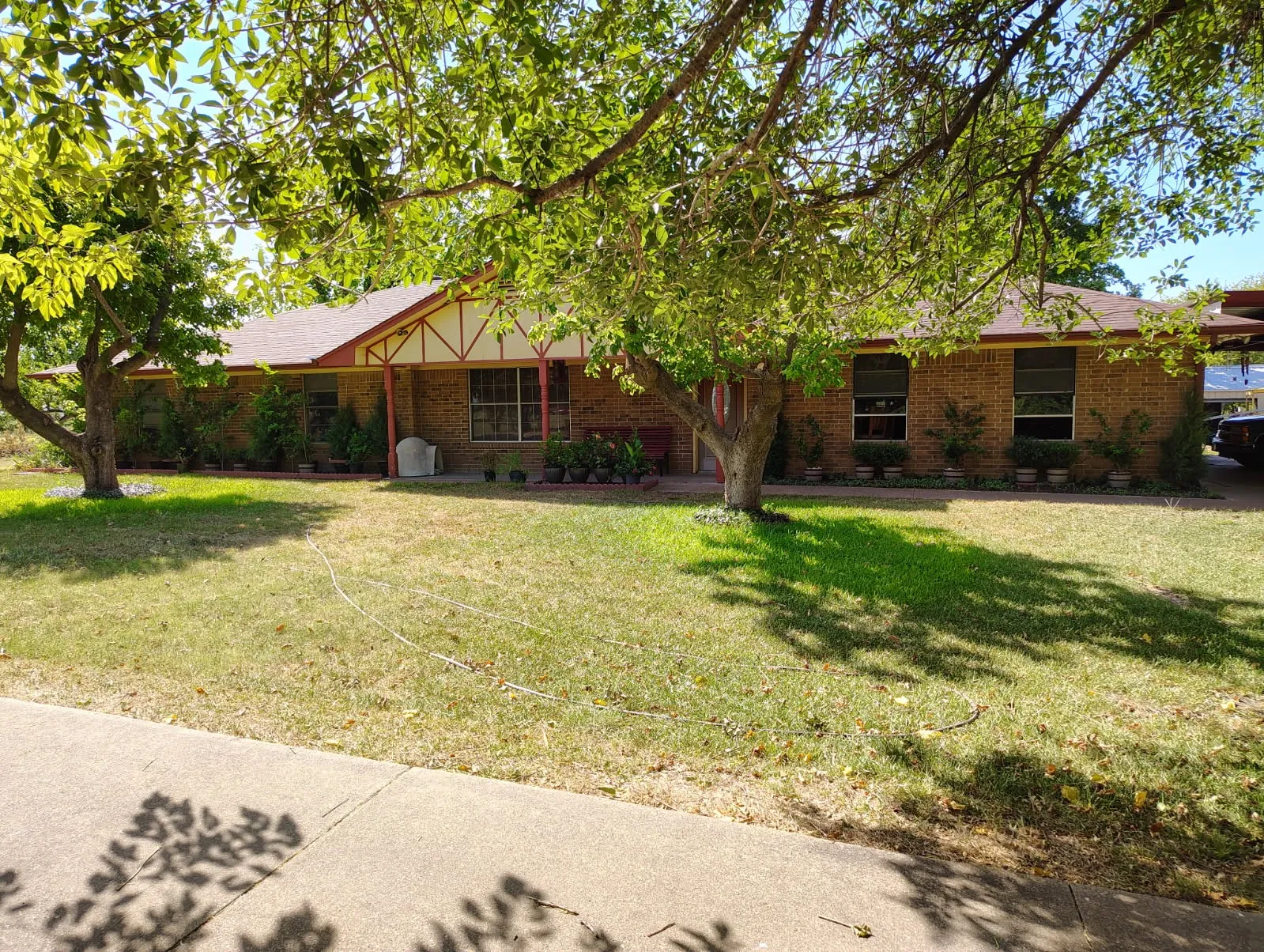 Single Family Residence For Sale in Ellis County , 2114 FM 1181, Ennis, Texas 75119, 3 Bedroom, 2 Bathroom, Garage spaces, 2,775 Sqft, built in 1977, mls#21346338, Real Estate Agent in Ennis, Homes For Sale in Ellis county, Homes For Sale in Ennis, Realtor in Ennis Texas, Real Estate Brokerage Independent Realty Texas, Luminita Cordes Realtor