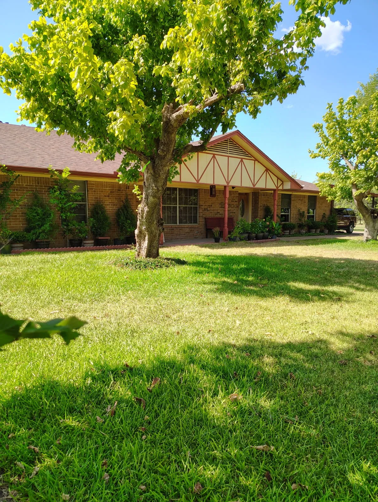 Single Family Residence For Sale in Ellis County , 2114 FM 1181, Ennis, Texas 75119, 3 Bedroom, 2 Bathroom, Garage spaces, 2,775 Sqft, built in 1977, mls#21346338, Real Estate Agent in Ennis, Homes For Sale in Ellis county, Homes For Sale in Ennis, Realtor in Ennis Texas, Real Estate Brokerage Independent Realty Texas, Luminita Cordes Realtor